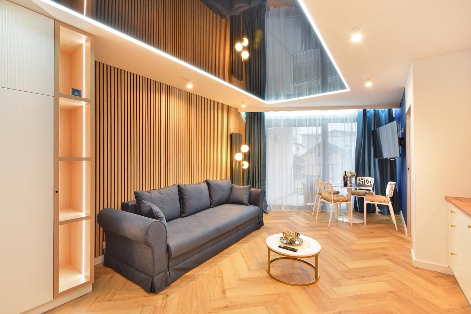 DELUXE APARTMENT