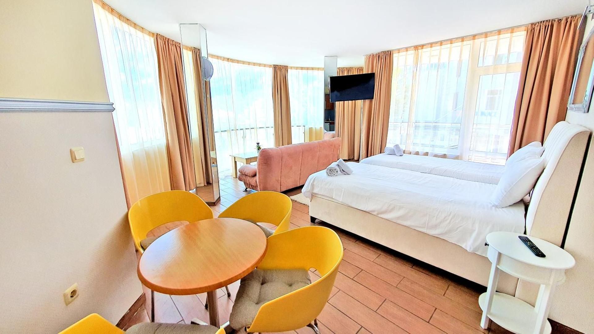 Deluxe Apartment