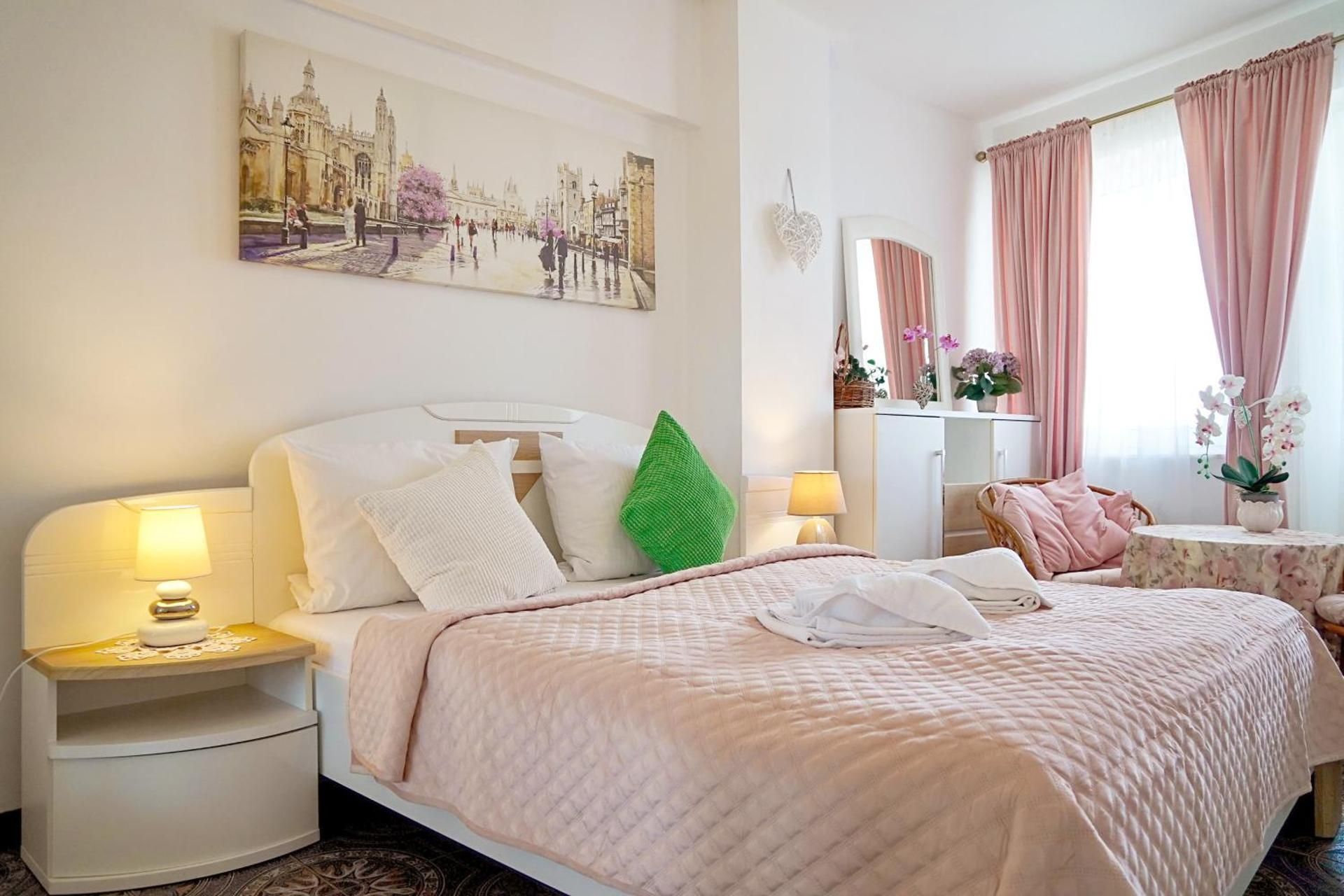 One-Bedroom Apartment with Sea View and Balcony