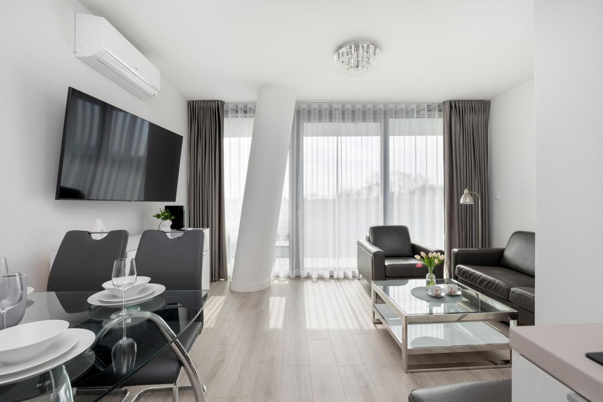 One-Bedroom Apartment with Sea View and Balcony