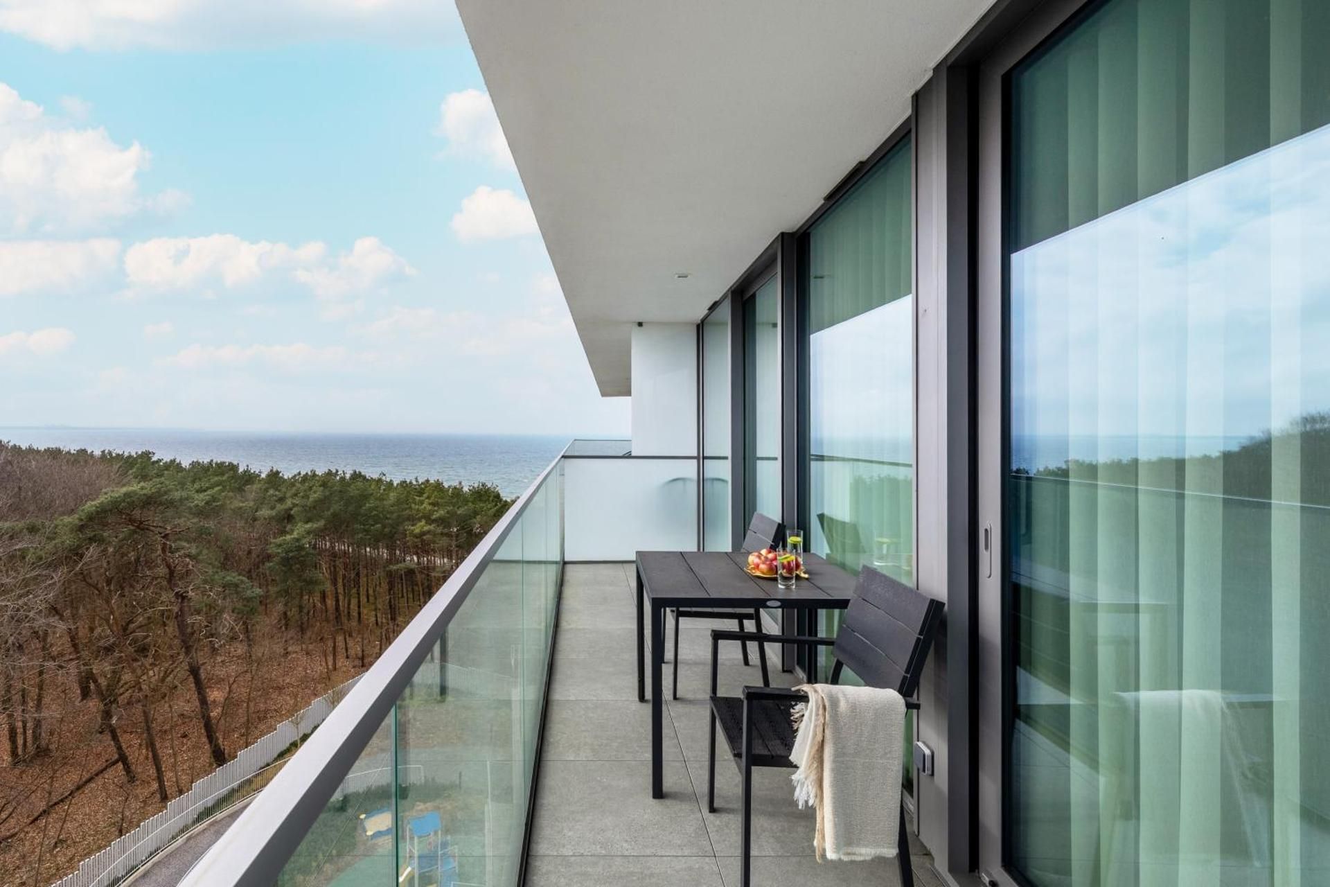 One-Bedroom Apartment with Sea View and Balcony