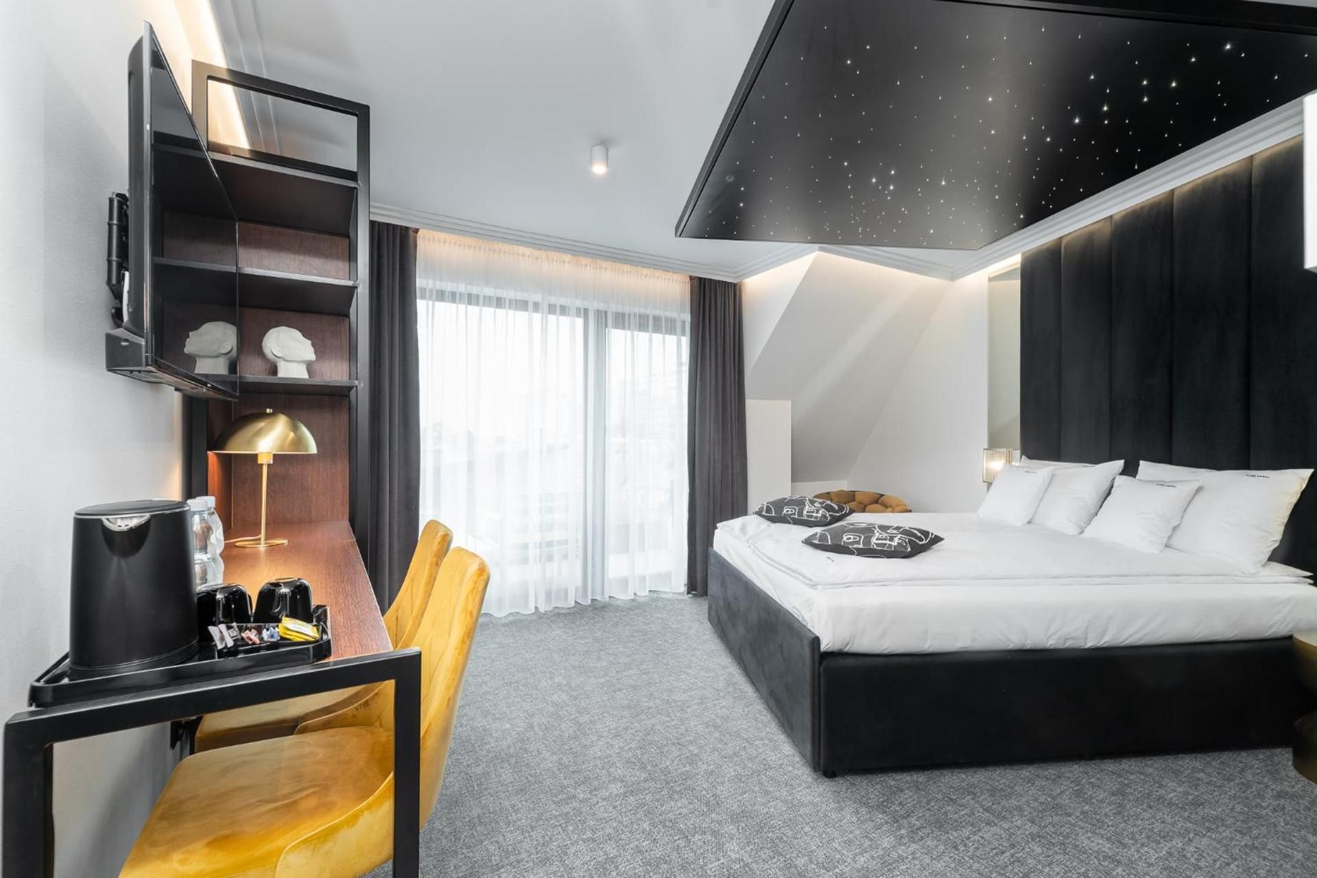 Deluxe Double Room with Side Sea View
