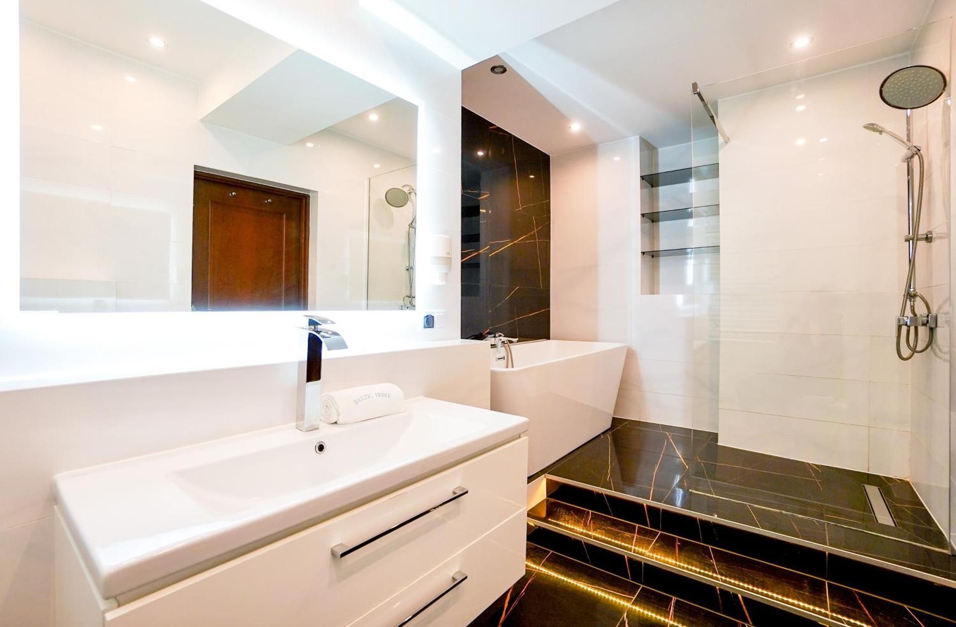 One Bedroom Apartment with Sauna and Sea View