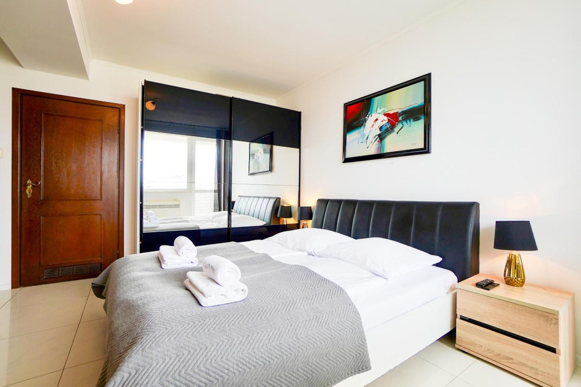 One Bedroom Apartment with Sauna and Sea View