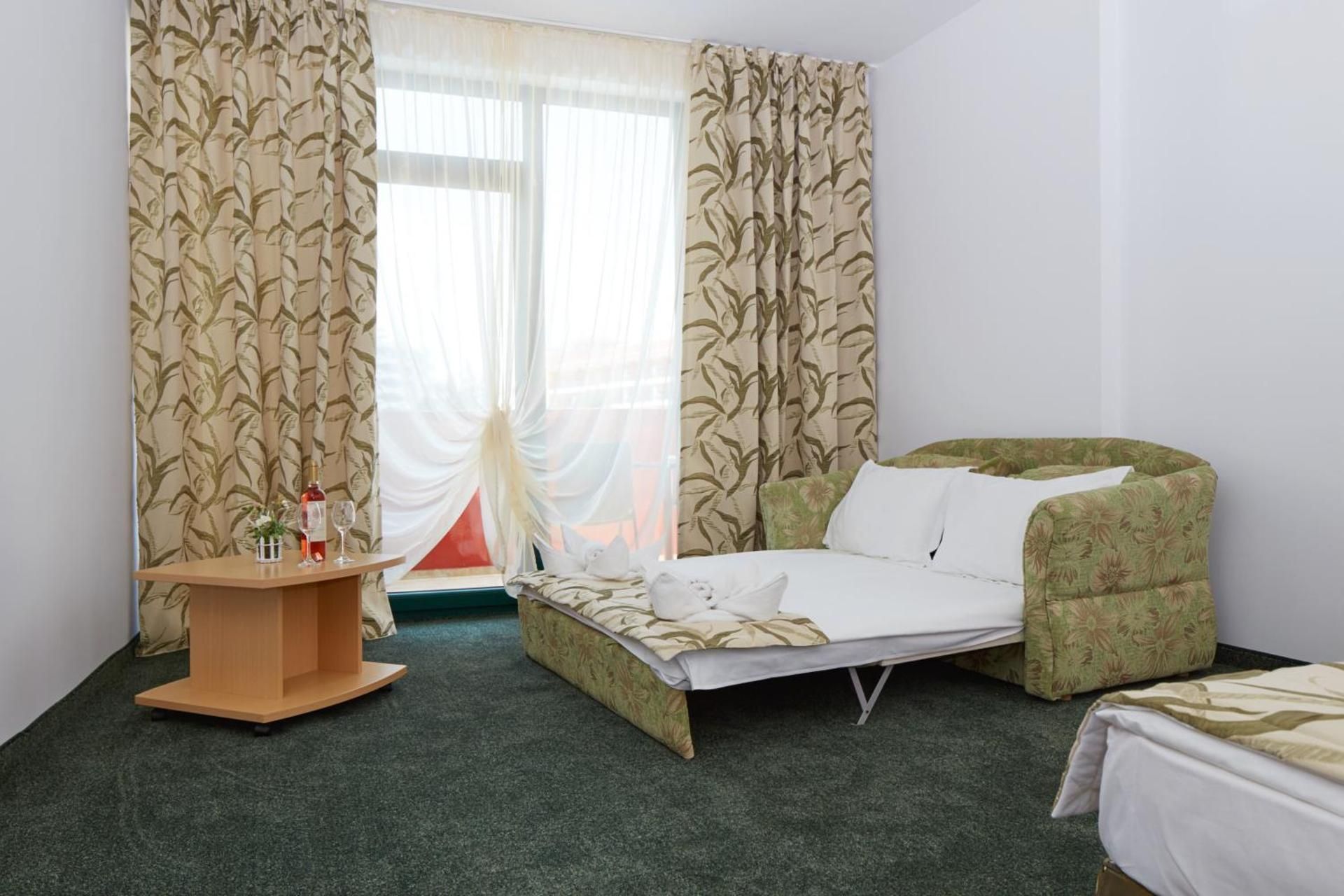 Family Room with Balcony (2 Adults + 2 Children)