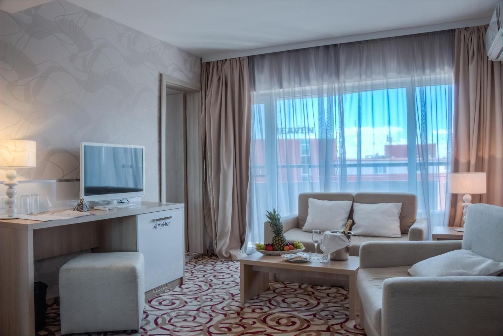 One-Bedroom Suite with Balcony (3 Adults)