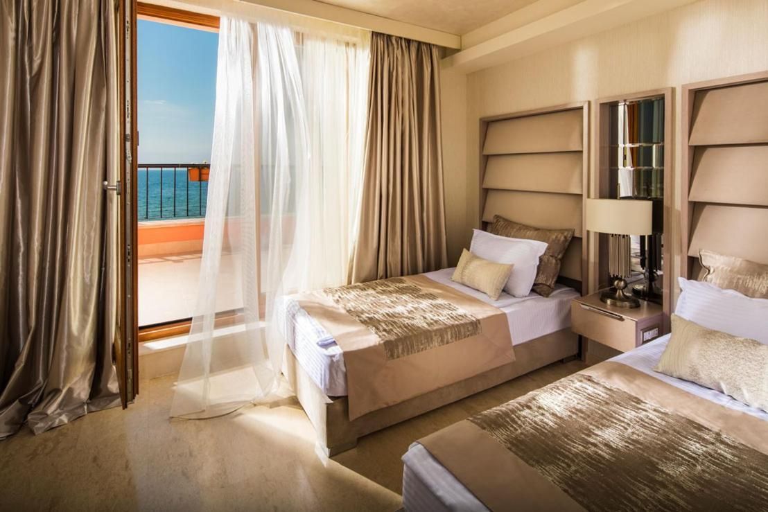 Twin Room with Sea View - Free Beach Access