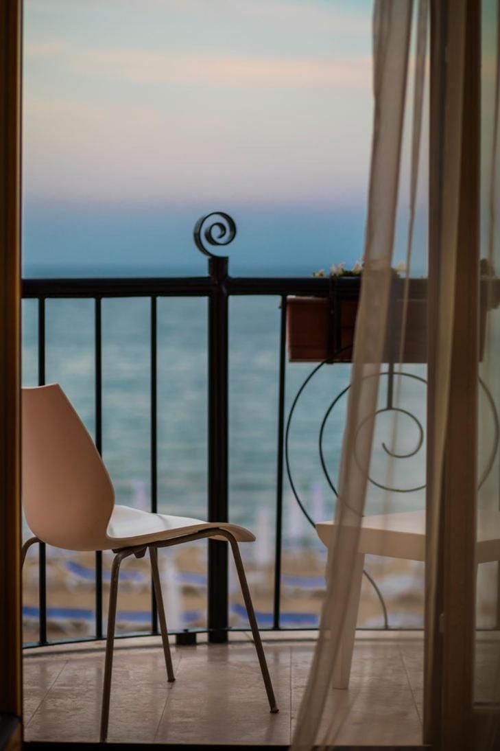 Deluxe Double Room with Sea View - Free Beach Access