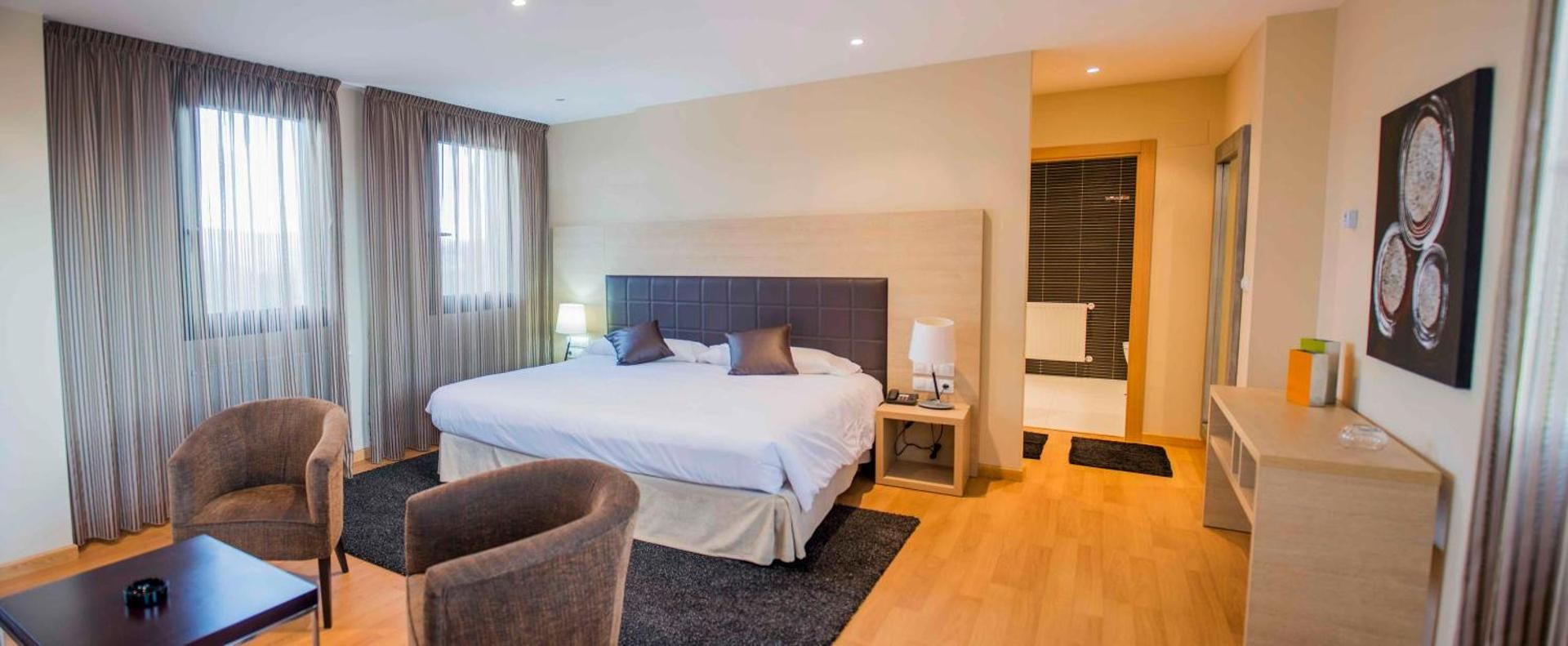 Deluxe Suite with Spa Bath