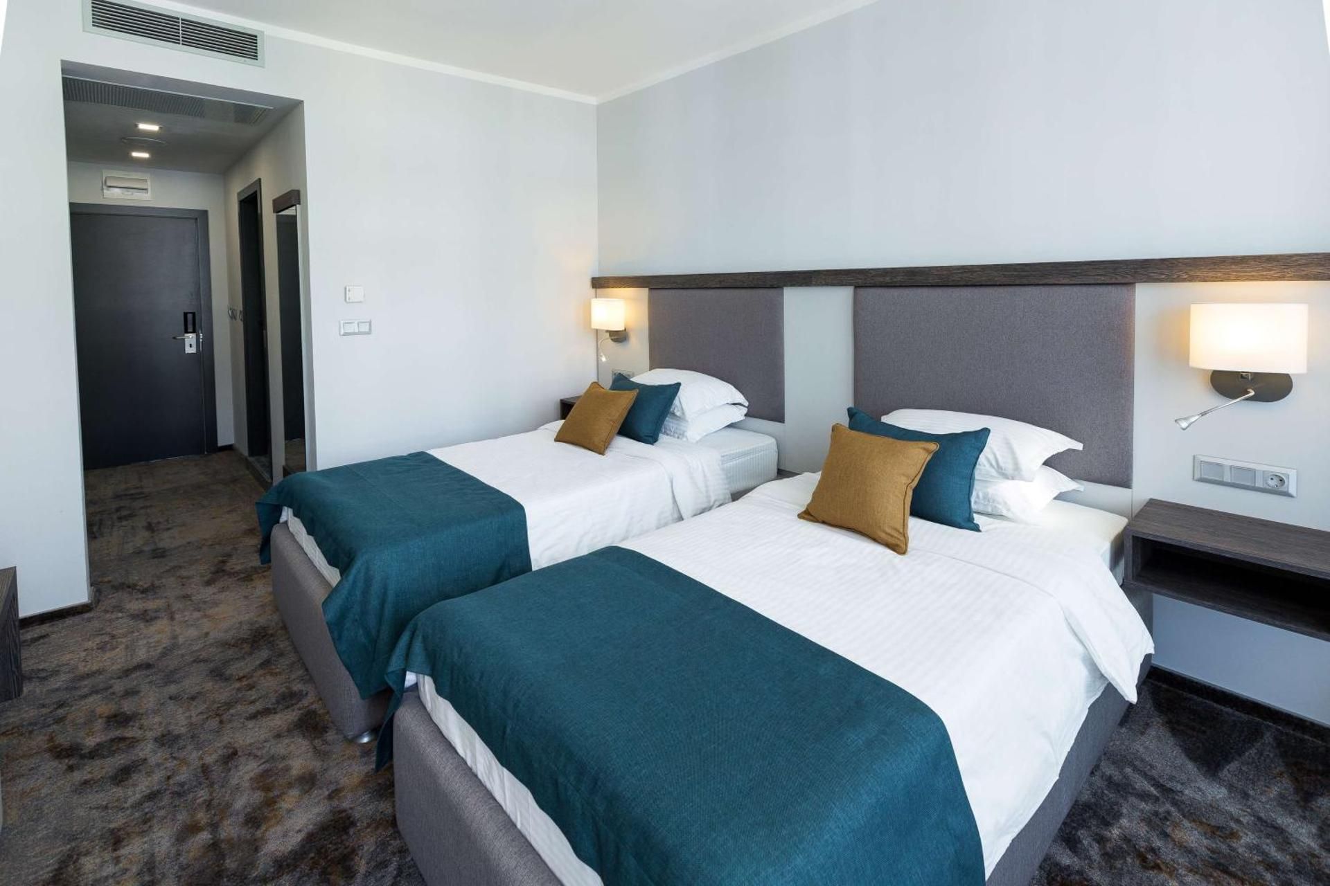 Standard Twin Room with balcony and Pool View