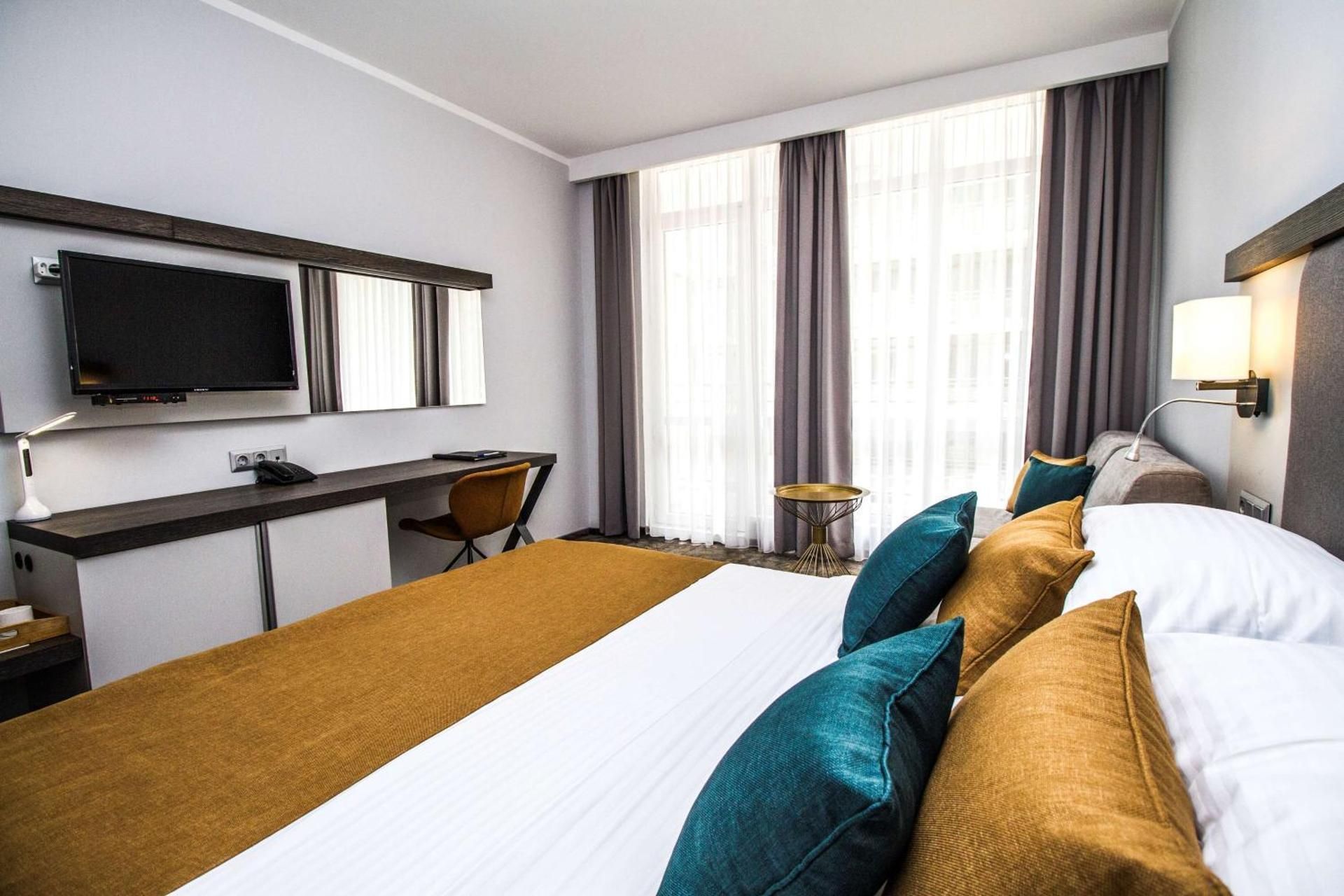 Comfort King Room with Sofa Bed, Balcony and Pool View