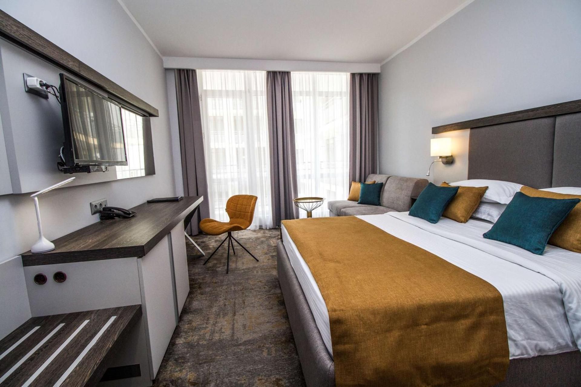 Comfort King Room with Sofa Bed, Balcony and Pool View