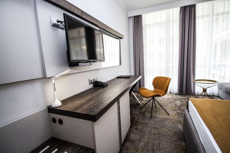 Standard Twin Room with balcony and Pool View