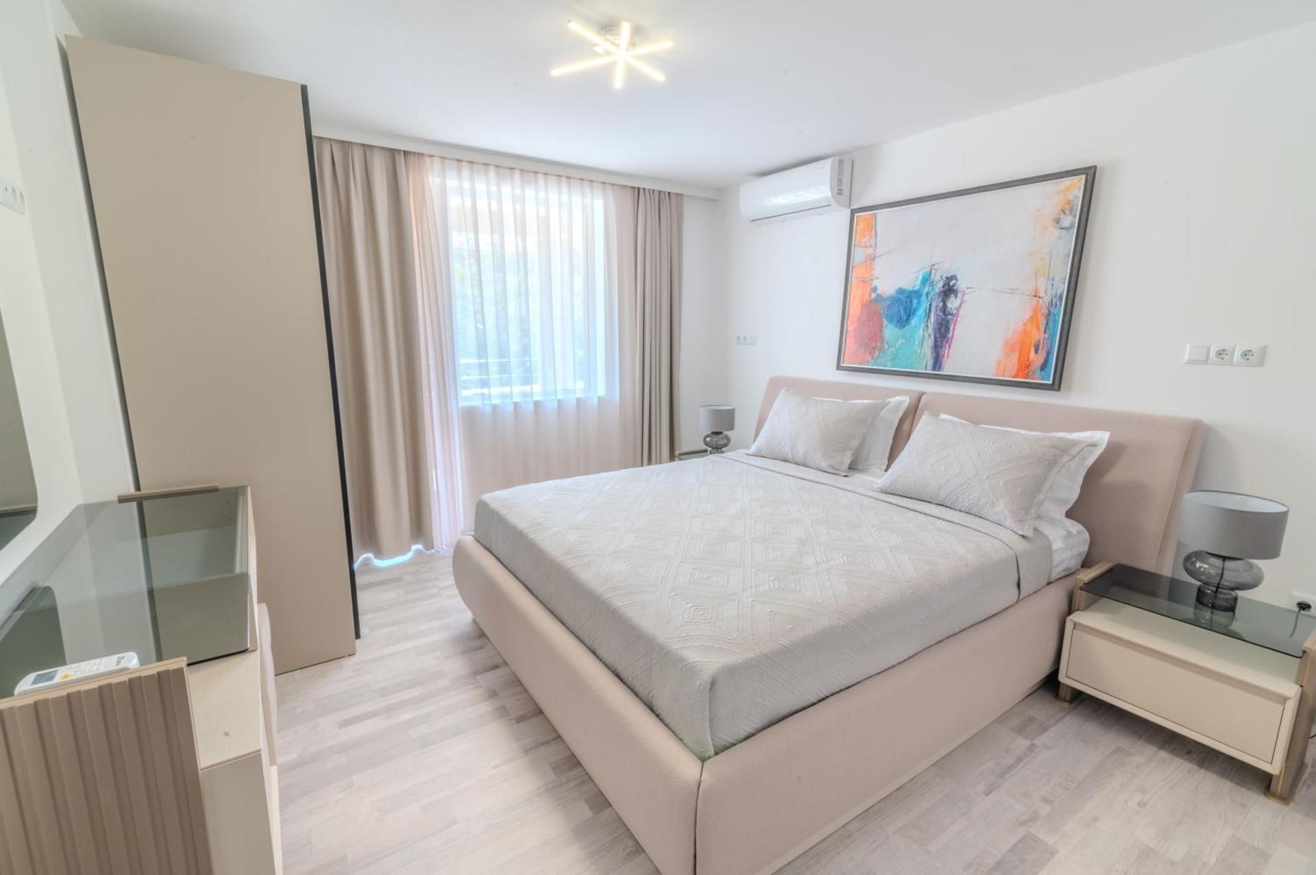 Deluxe Apartment