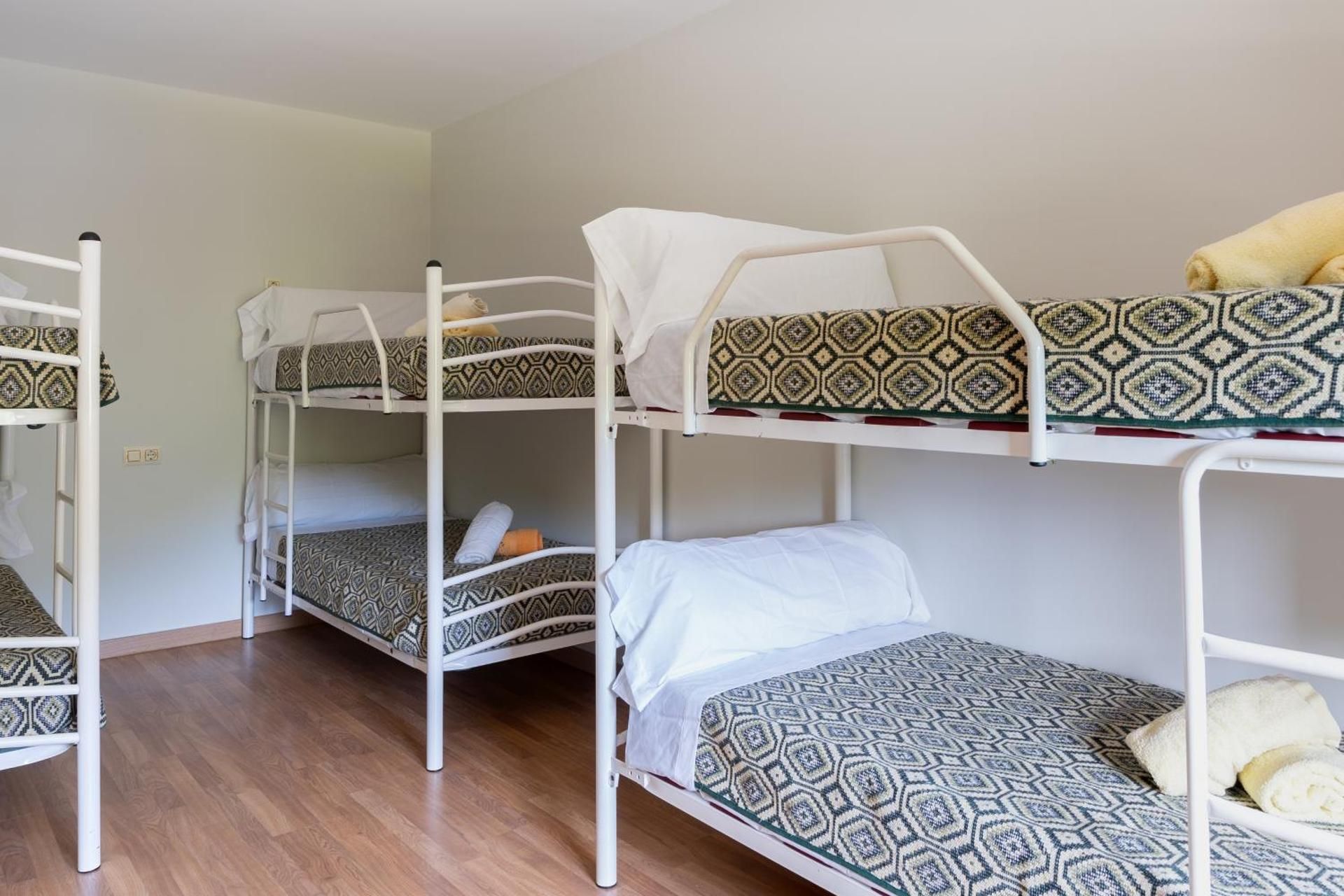 Single Bed in Mixed Dormitory Room