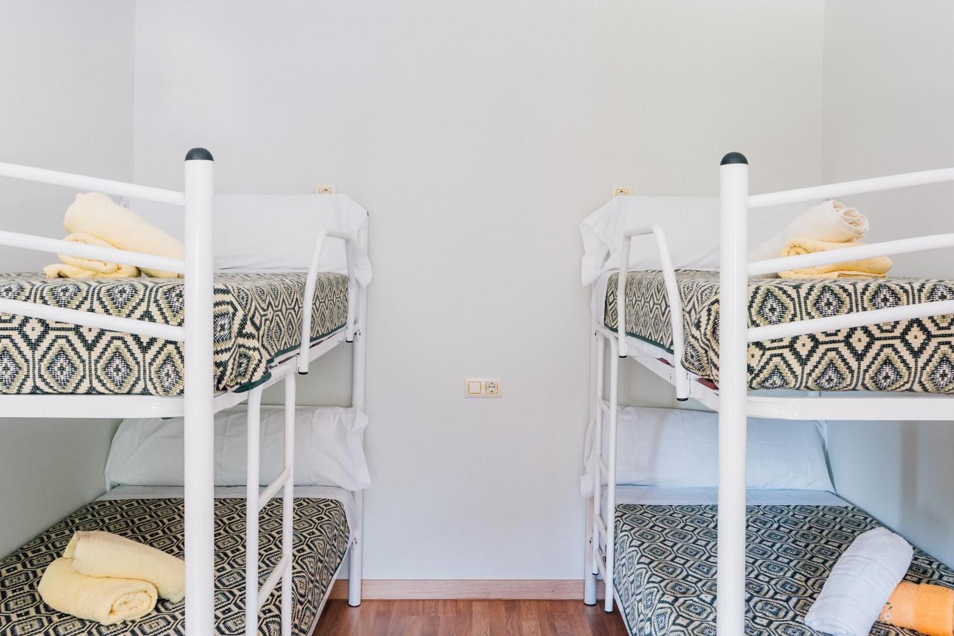 Single Bed in Mixed Dormitory Room