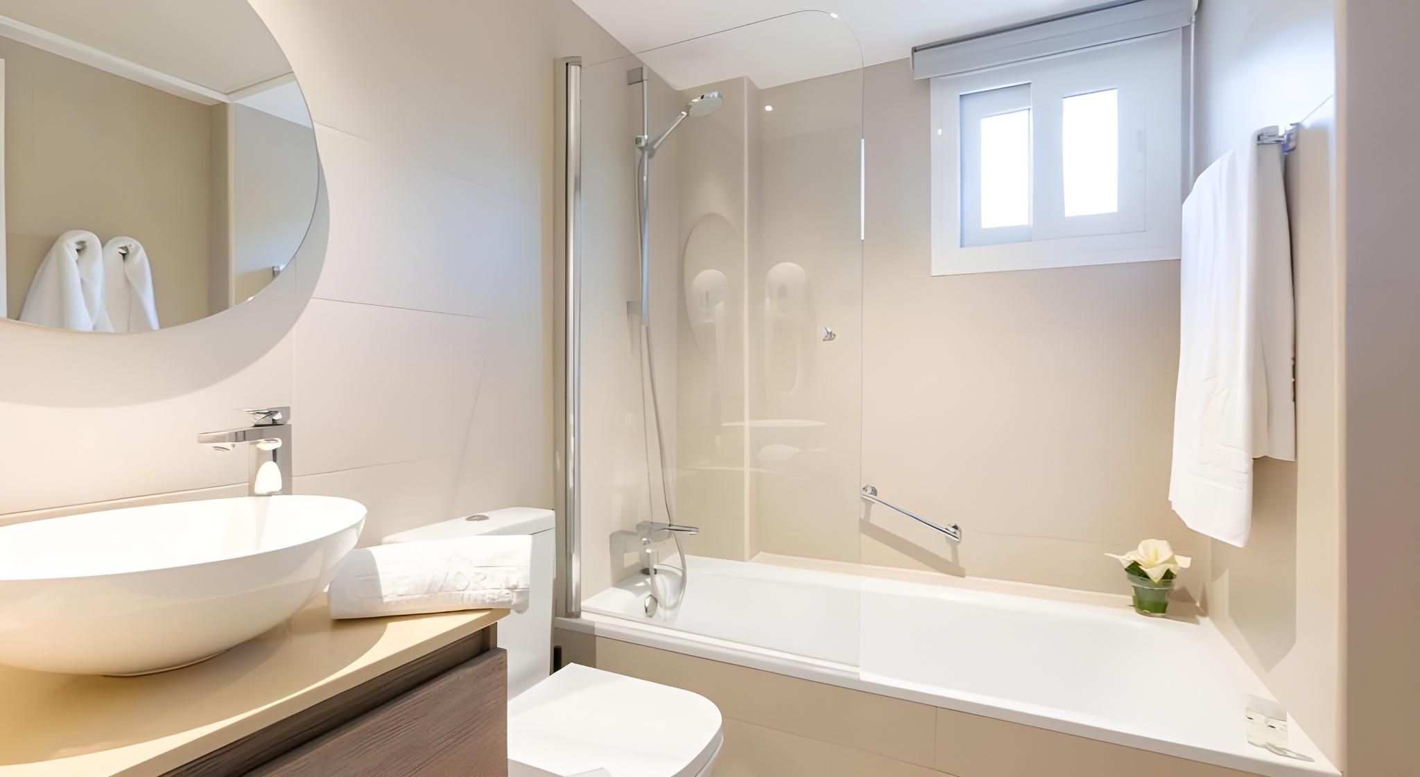 Ramada Hotel & Suites by Wyndham Costa del Sol Fuengirola Deluxe Two Bedroom Apartment, Sea View 2