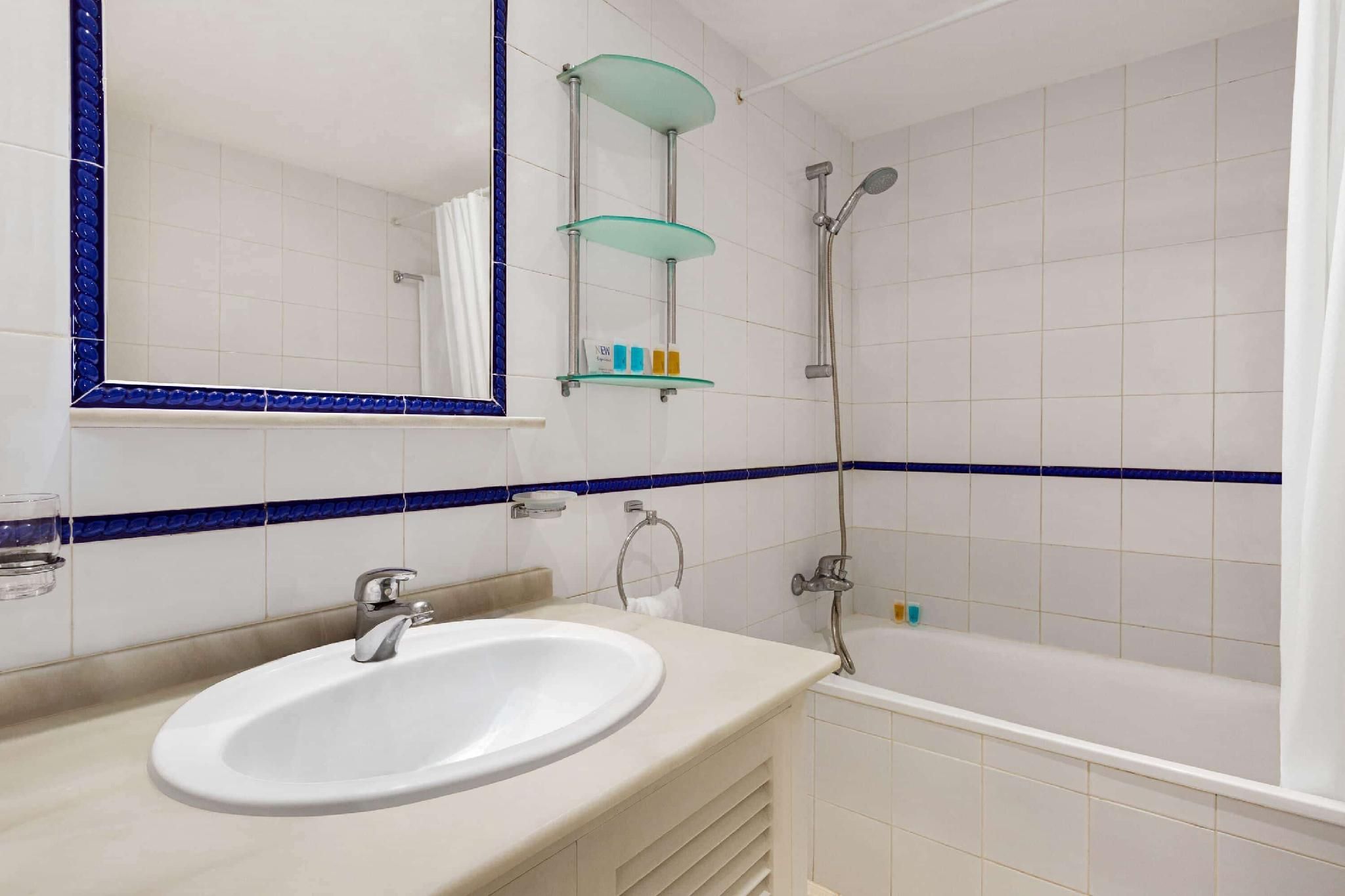Classic Two Bedroom Apartment Sea View
