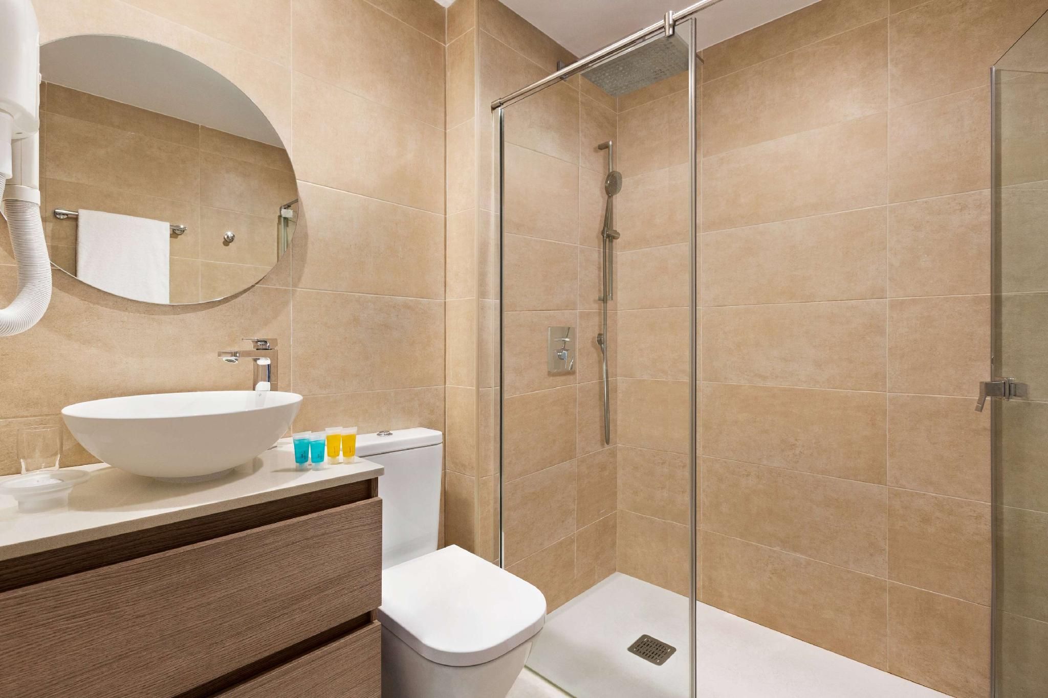 Superior One Bedroom Apartment