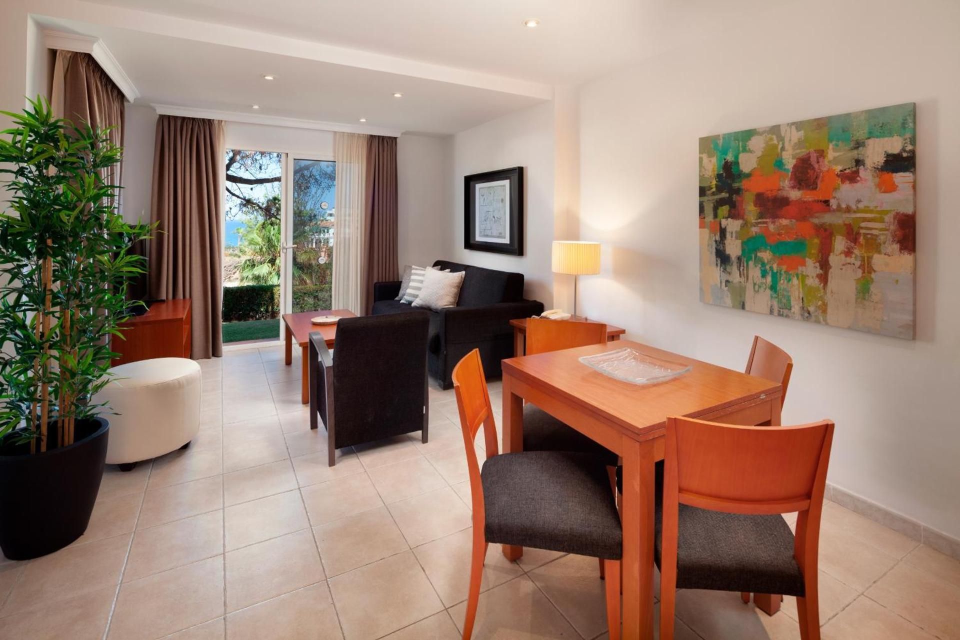 Apartment with Garden View
