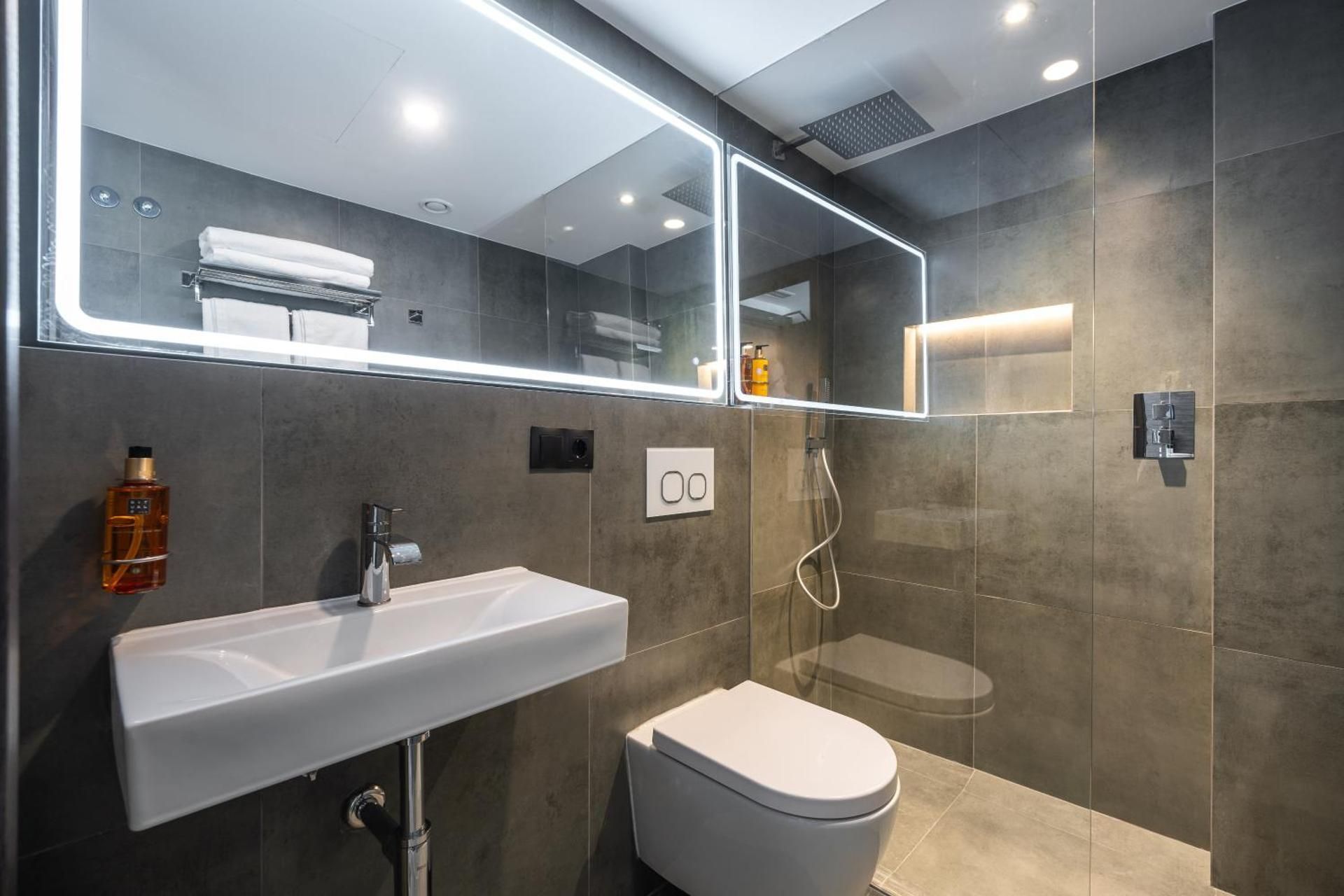 The Orange House Boutique Hotel and Upstairs Rooftop Bar Center of La Cala de Mijas 100m from the Be Deluxe Double Room with Balcony and Sea View 3