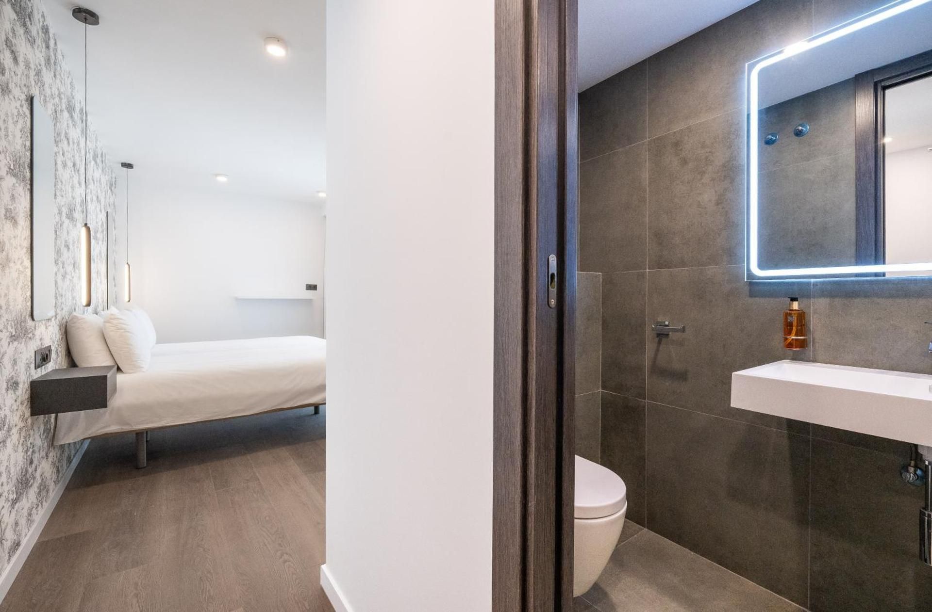 The Orange House Boutique Hotel and Upstairs Rooftop Bar Center of La Cala de Mijas 100m from the Be Deluxe Twin Room 3