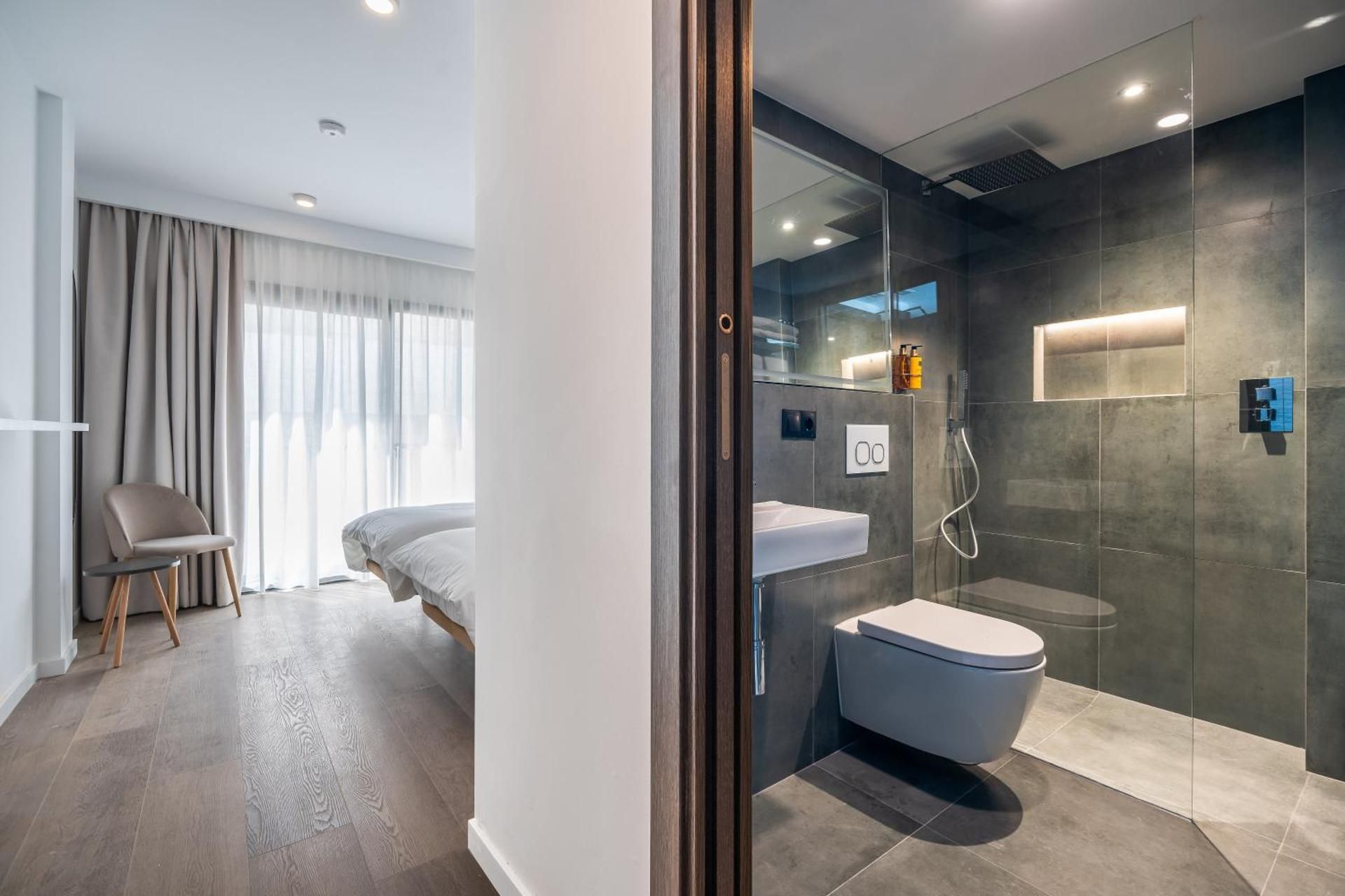 The Orange House Boutique Hotel and Upstairs Rooftop Bar Center of La Cala de Mijas 100m from the Be Deluxe Queen Room 3