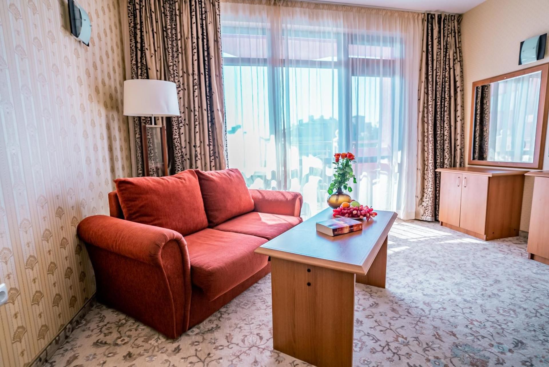 One-Bedroom Suite with Balcony - All Inclusive 