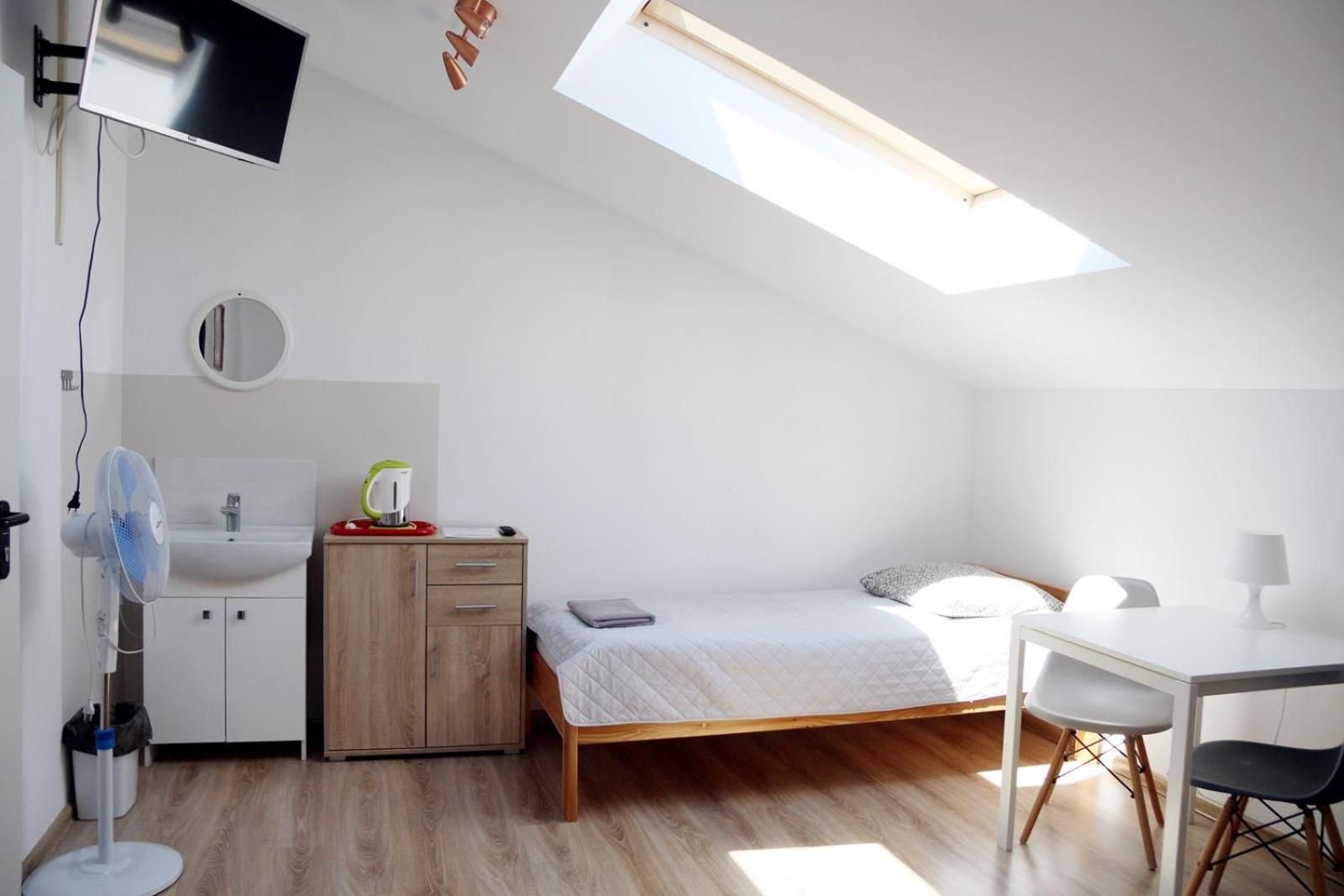 Basic Triple Room with Shared Bathroom
