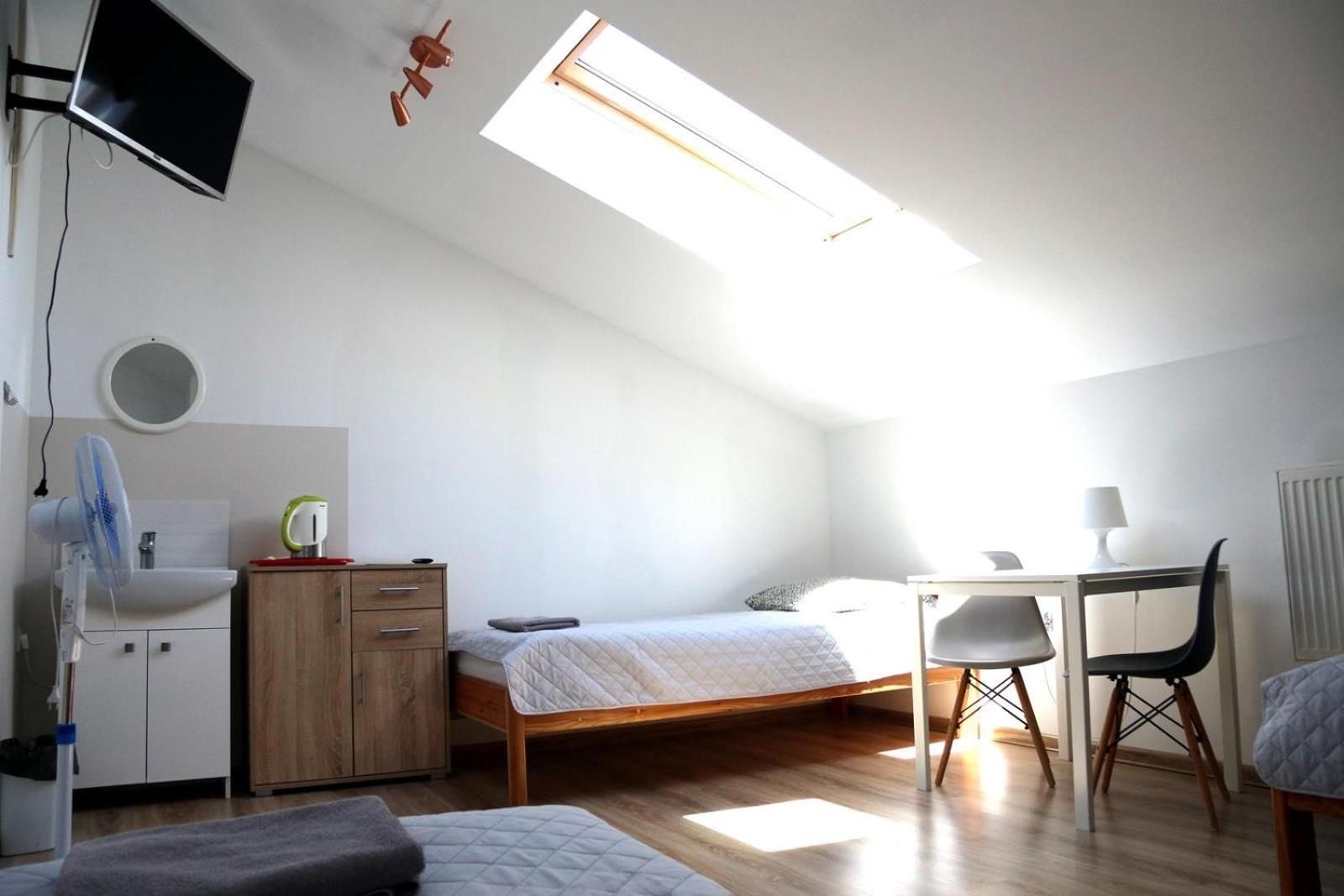 Basic Triple Room with Shared Bathroom
