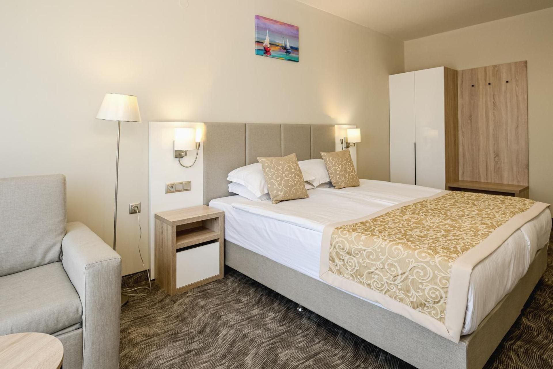 Standard One-Bedroom Apartment (2 Adults + 2 Children)