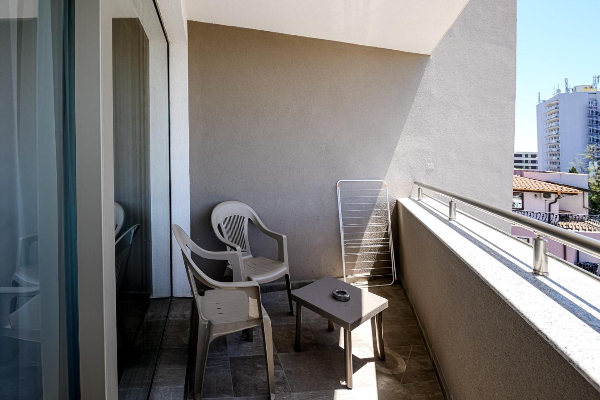 Superior One-Bedroom Apartment - Two Bathrooms (2 Adults + 2 Children)