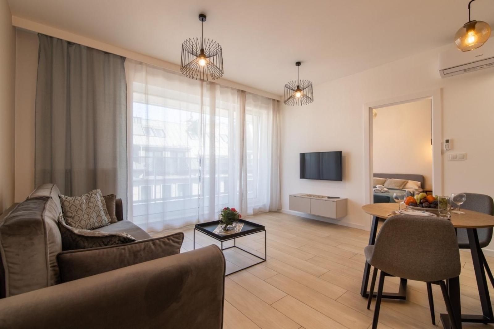 DELUXE APARTMENT