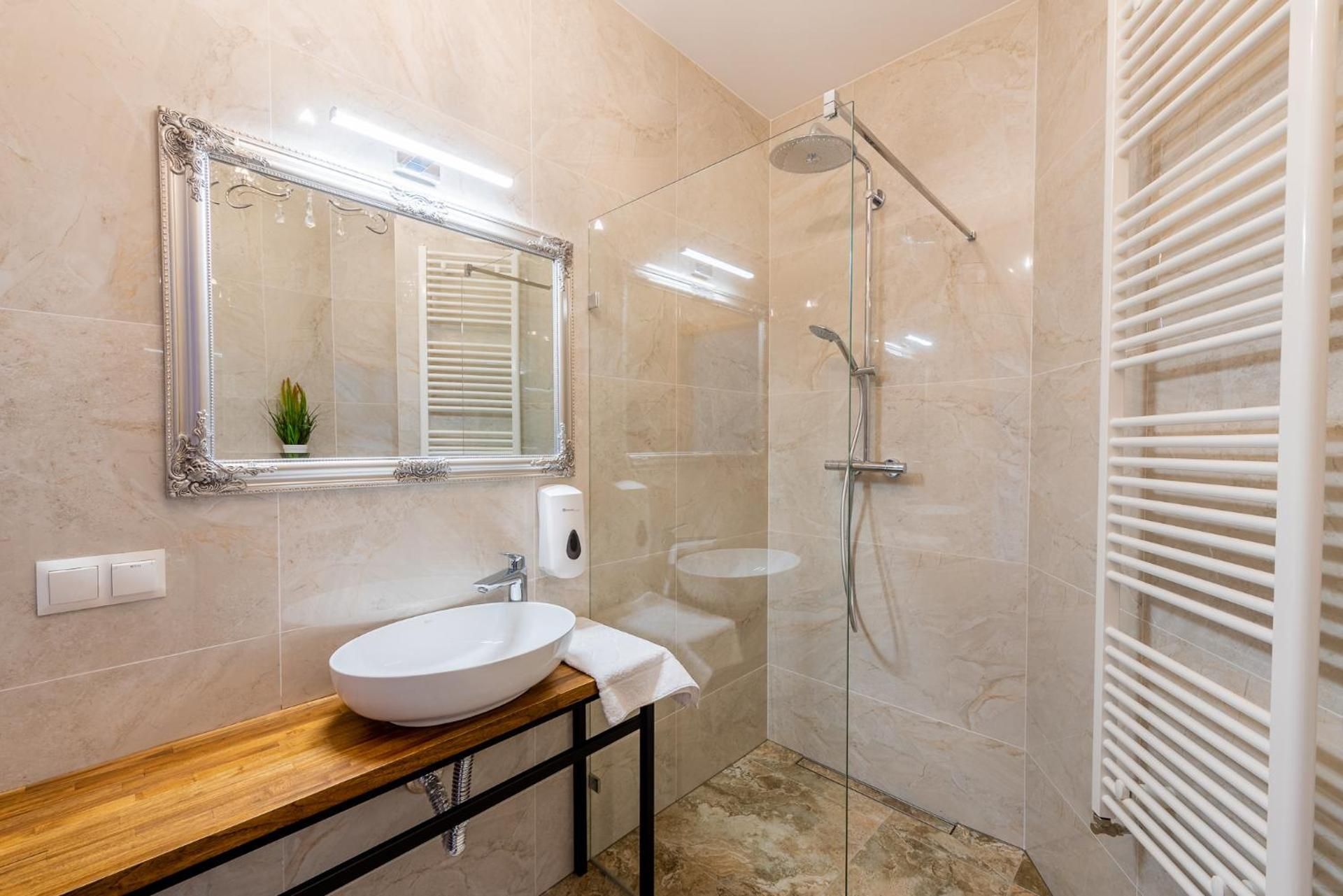 Deluxe Double Room (2 Adults + 1 Child)