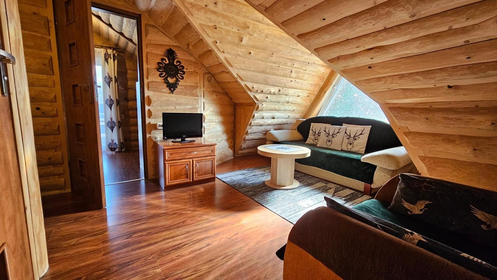 Apartment with Mountain View