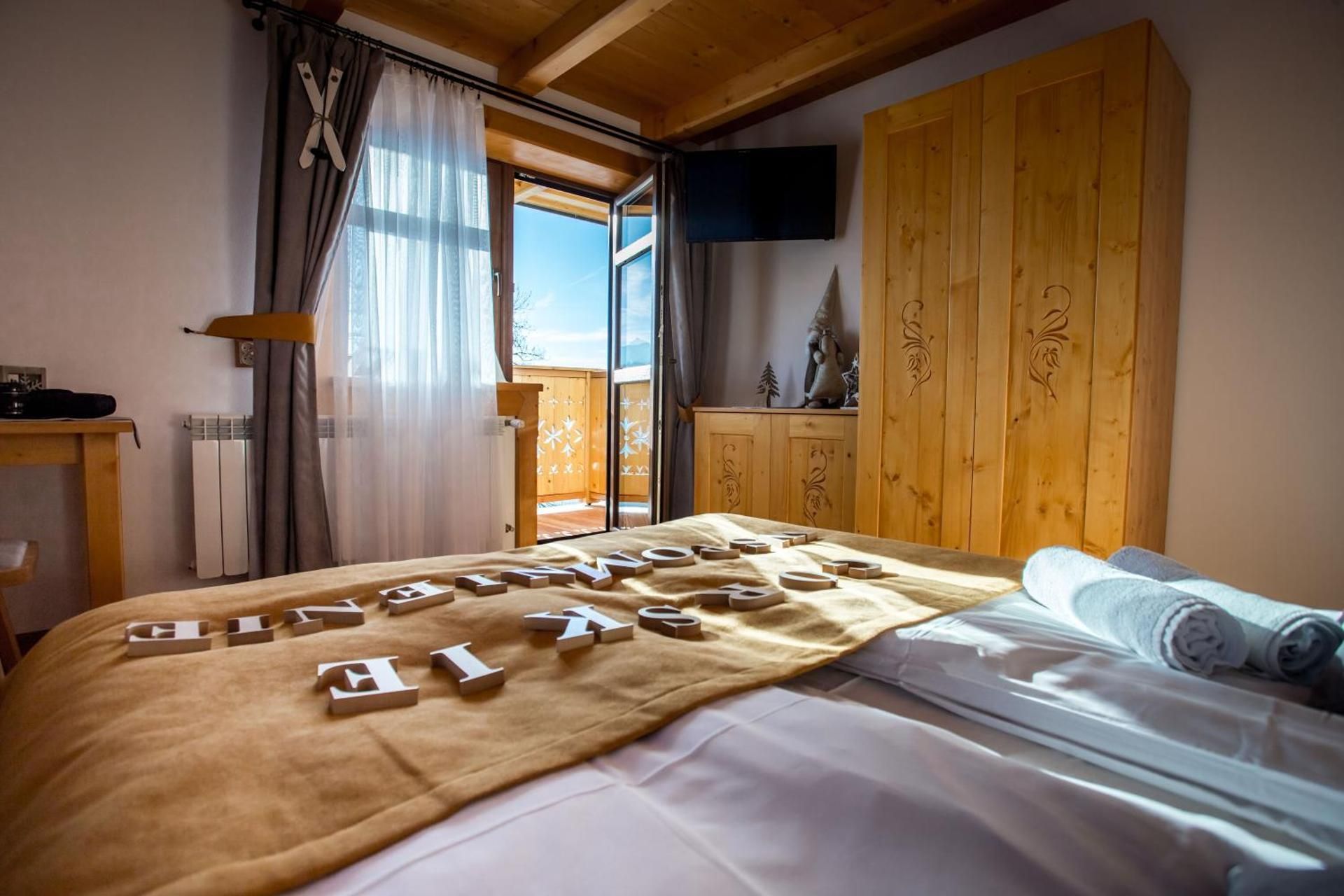 Double Room with Mountain View