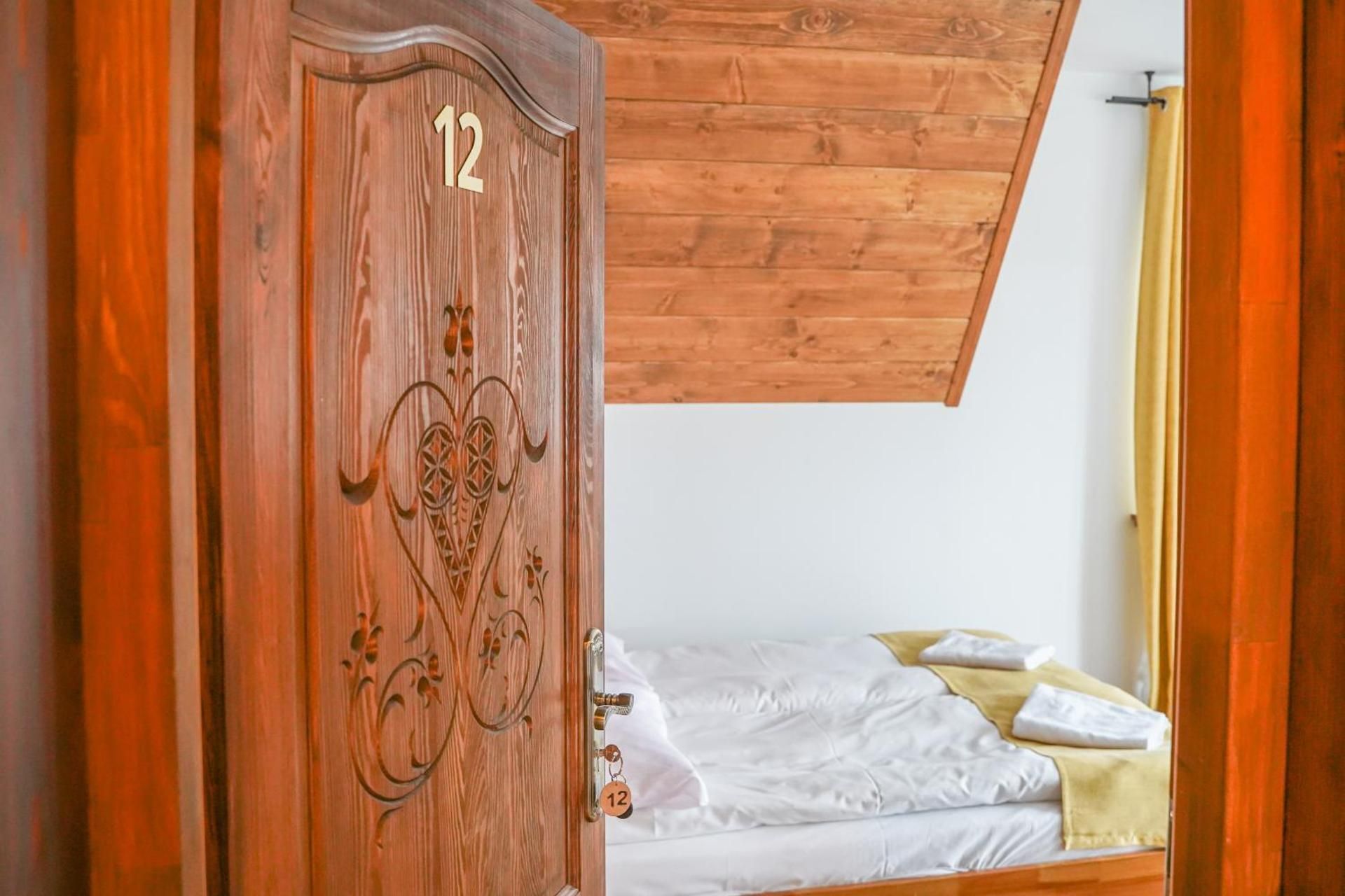 Double or Twin Room with Mountain View