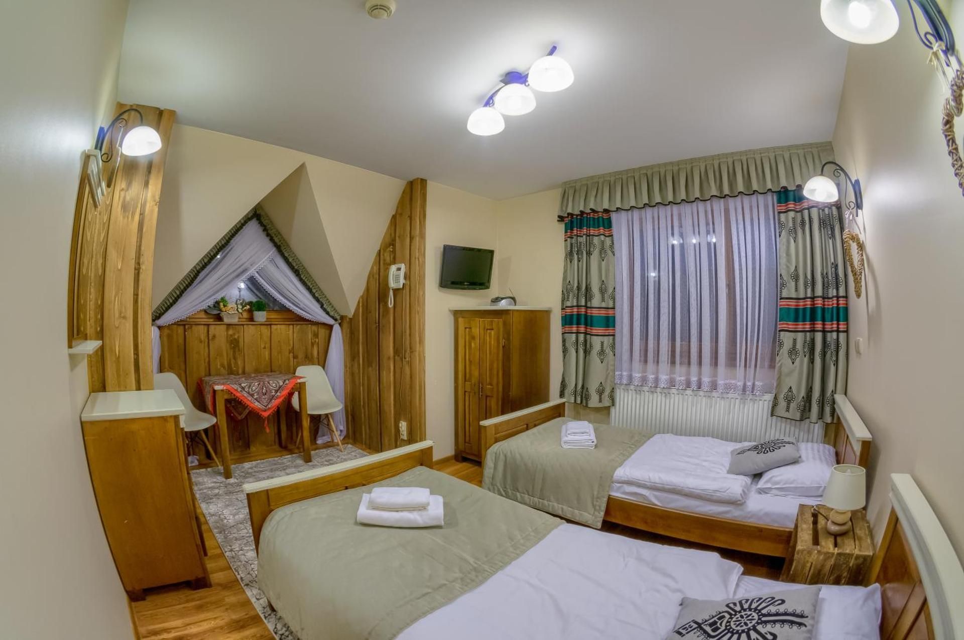 Studio (4 Adults)