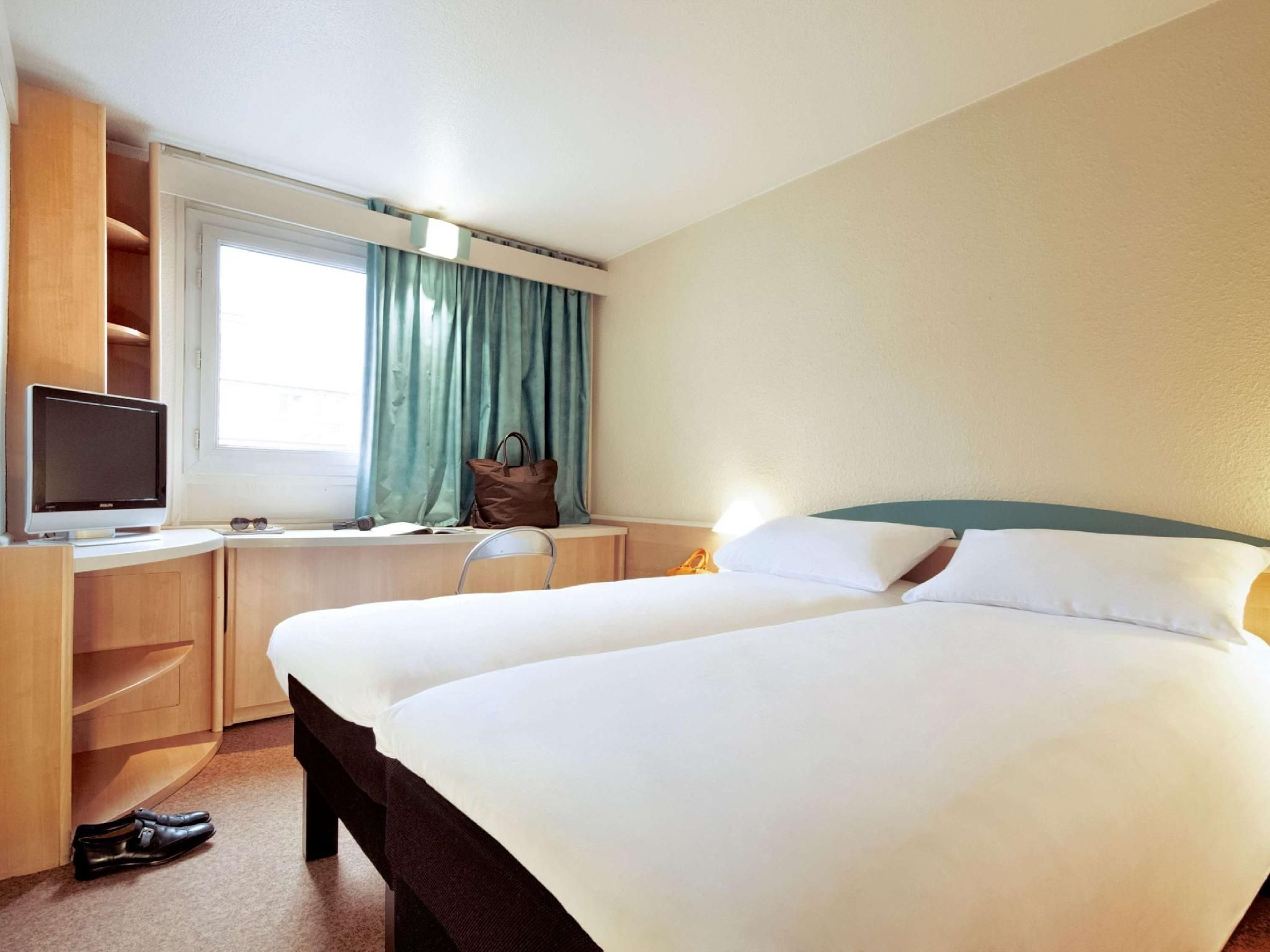 Standard Room with 2 Single Beds