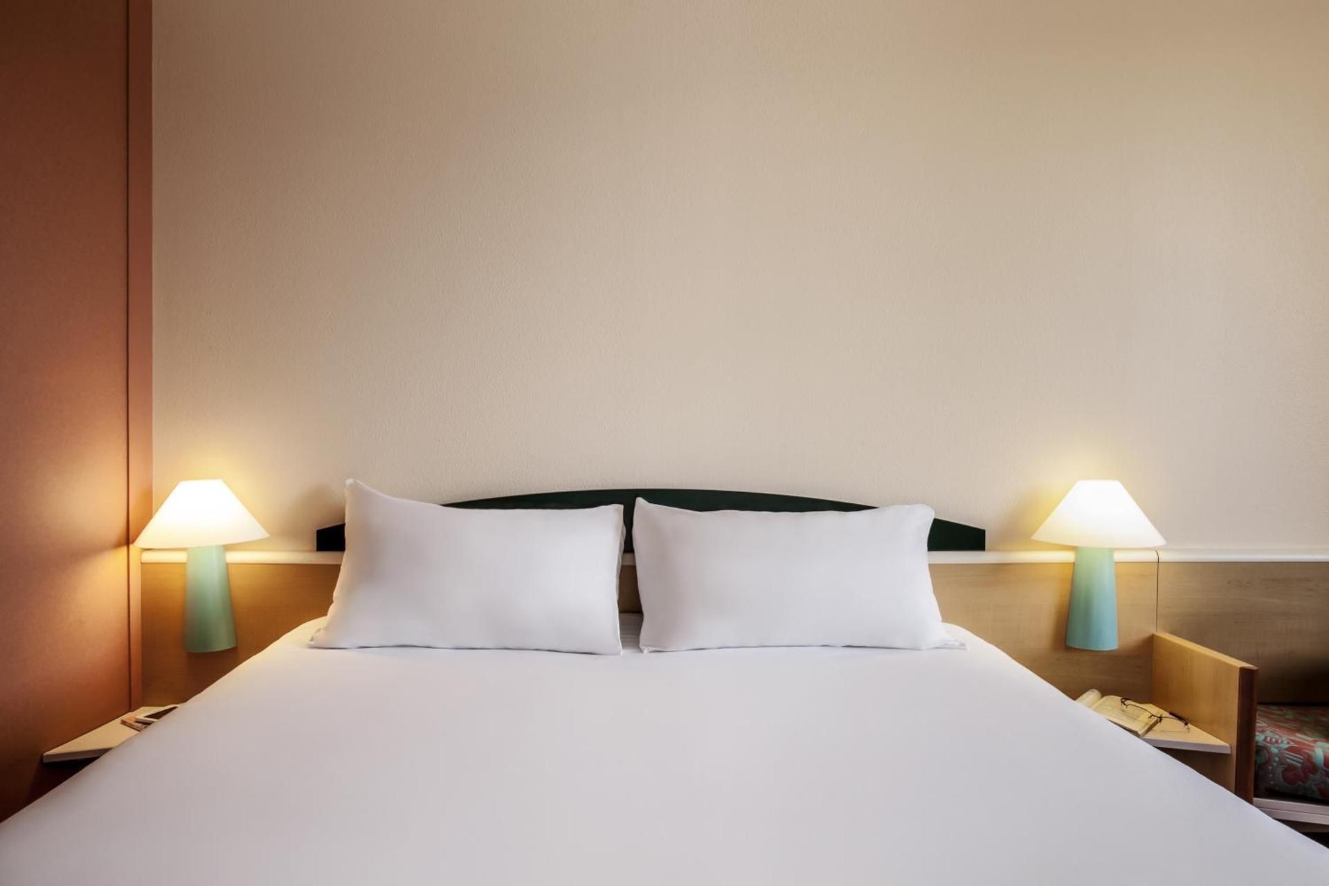 Room with 1 double bed + 1 extra bed equipped with the new bedding