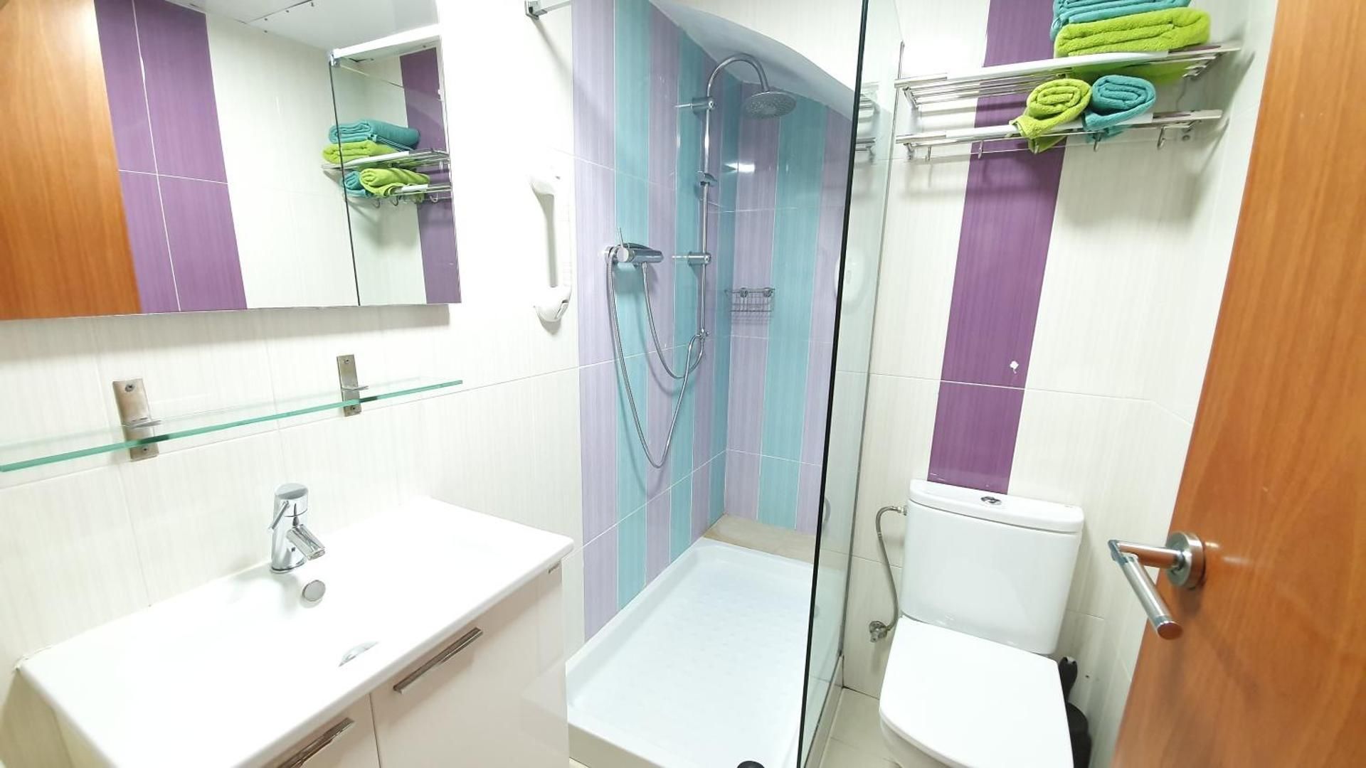 Atico Airport Barcelona - Puerto Cruceros Three-Bedroom Superior Apartment - Terrace&BBQ 2