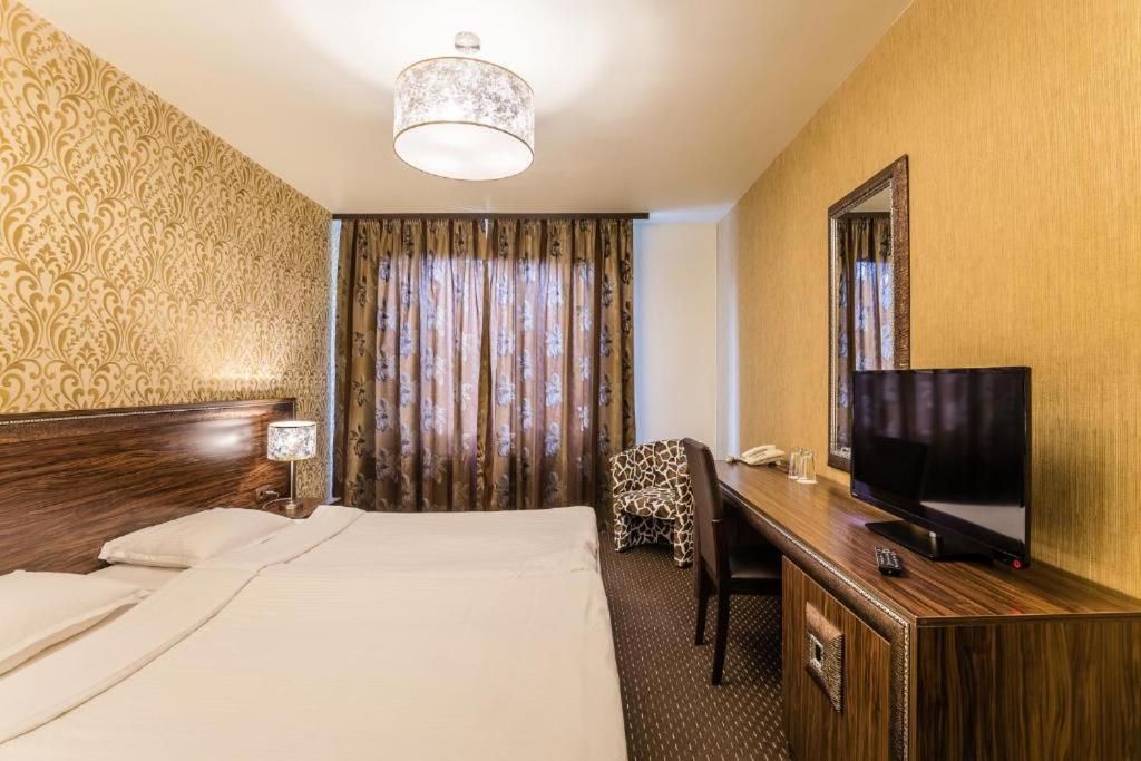 Hotel Elegance Single Room 3