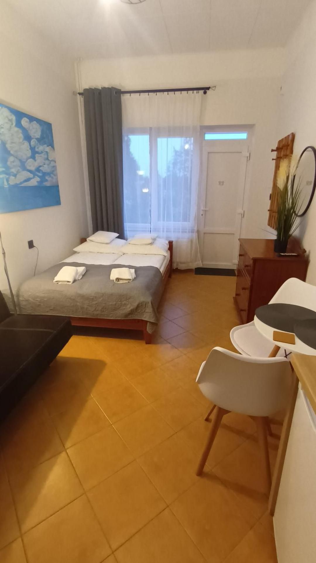 Deluxe Studio