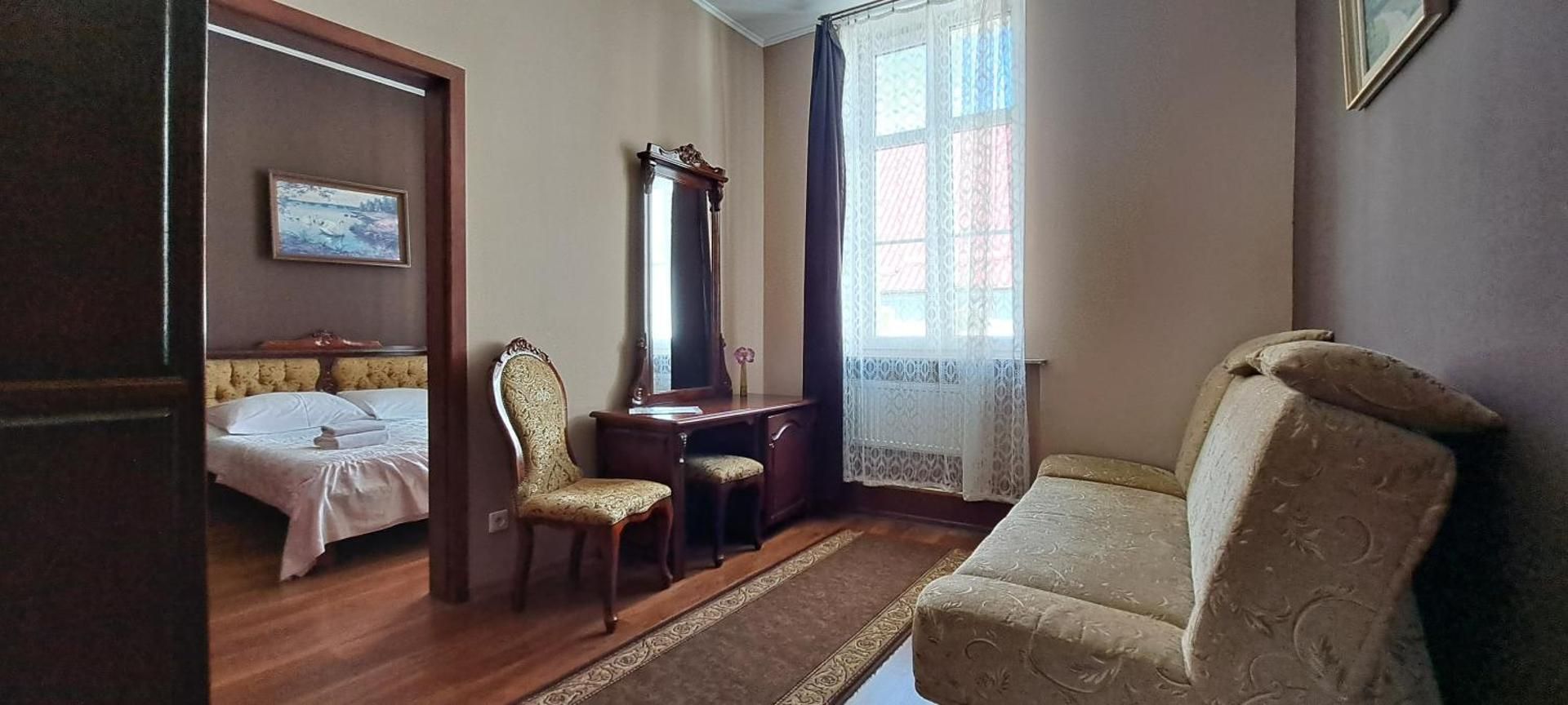 Studio (2 Adults)