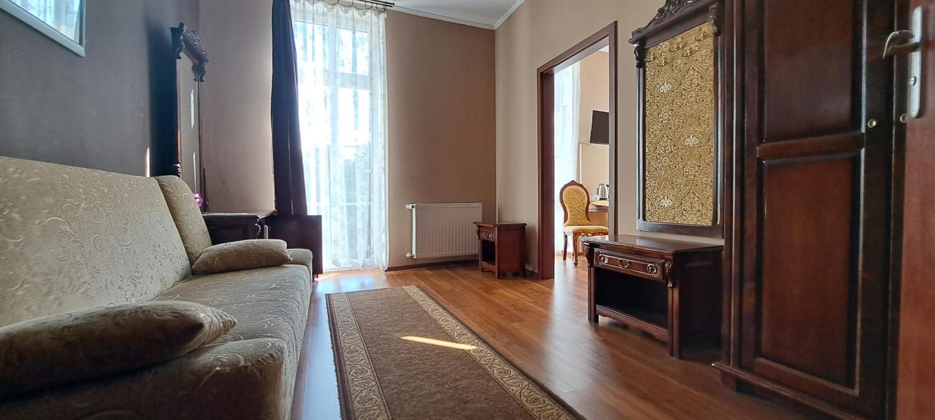 Studio (2 Adults)
