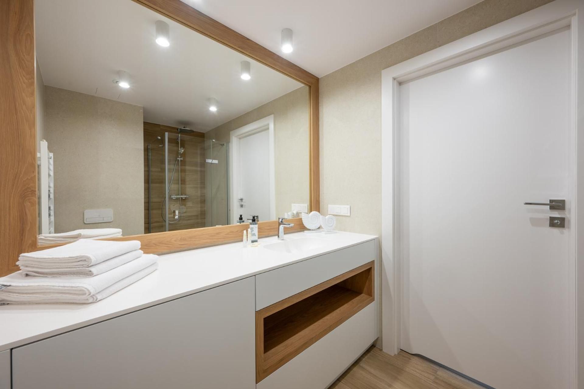 One-Bedroom Apartment - Sea Side