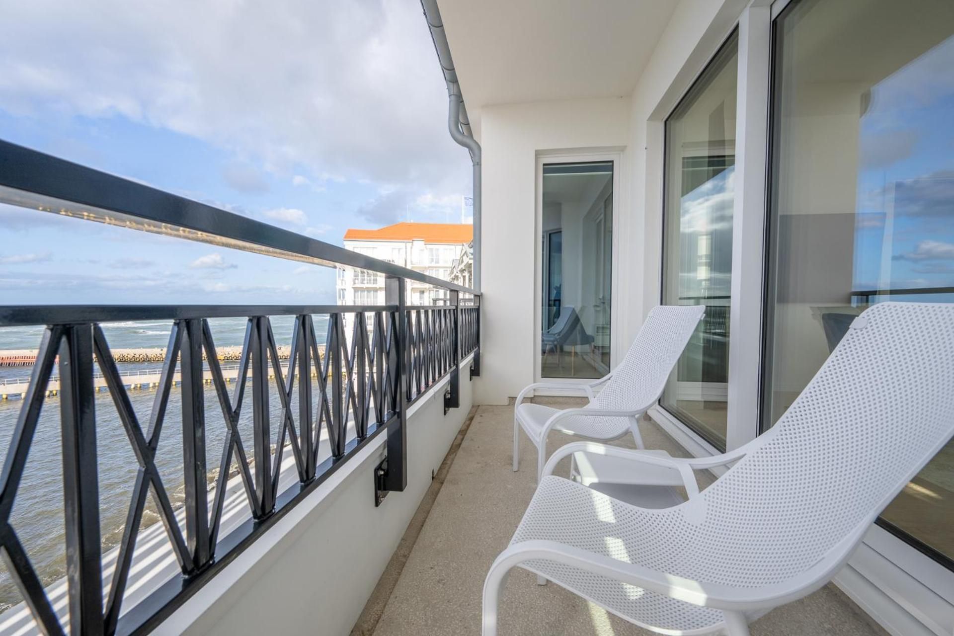 Two-Bedroom Apartment with Balcony and Sea View