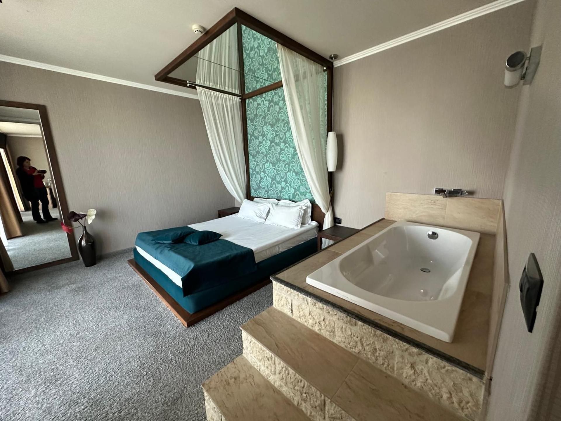 One-Bedroom Suite