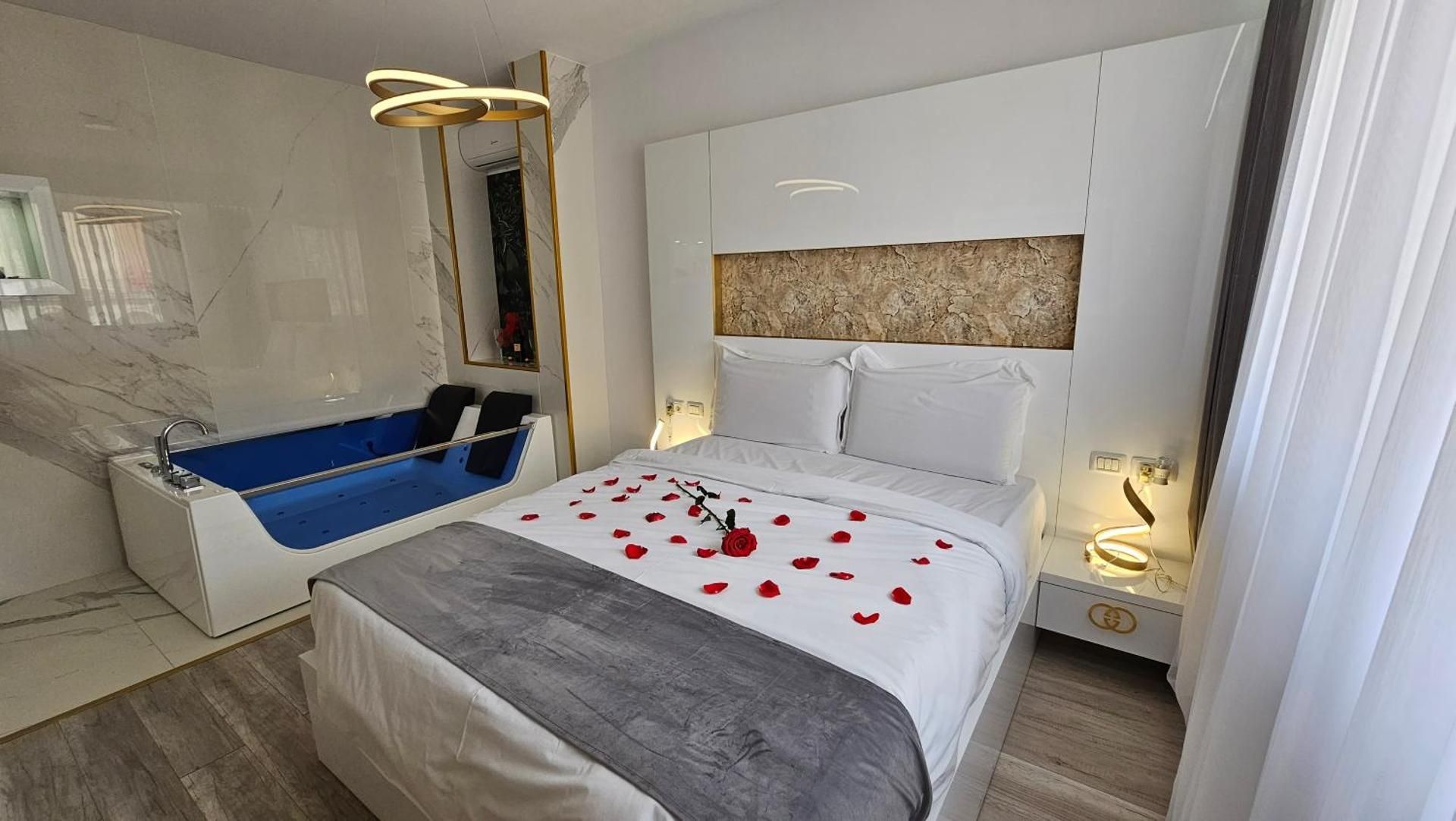 King Room with Spa Bath