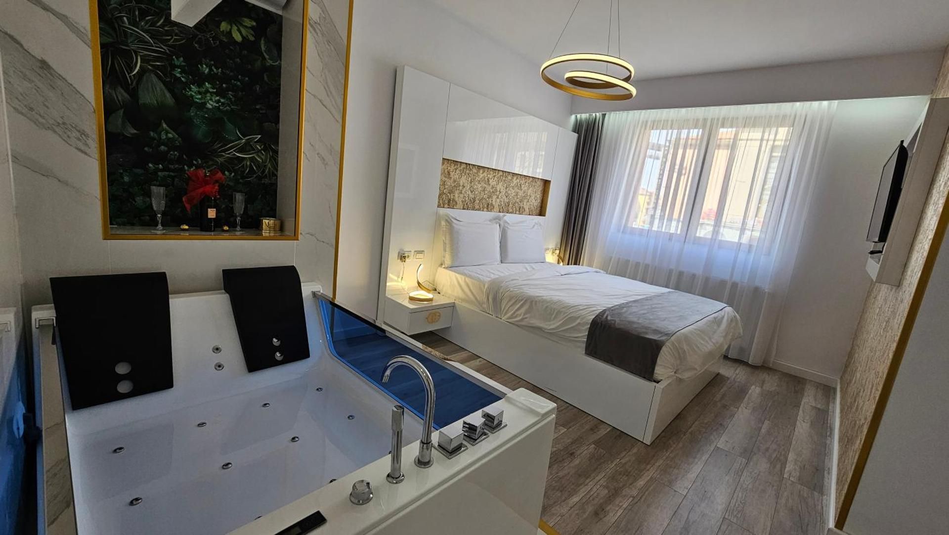 King Room with Spa Bath